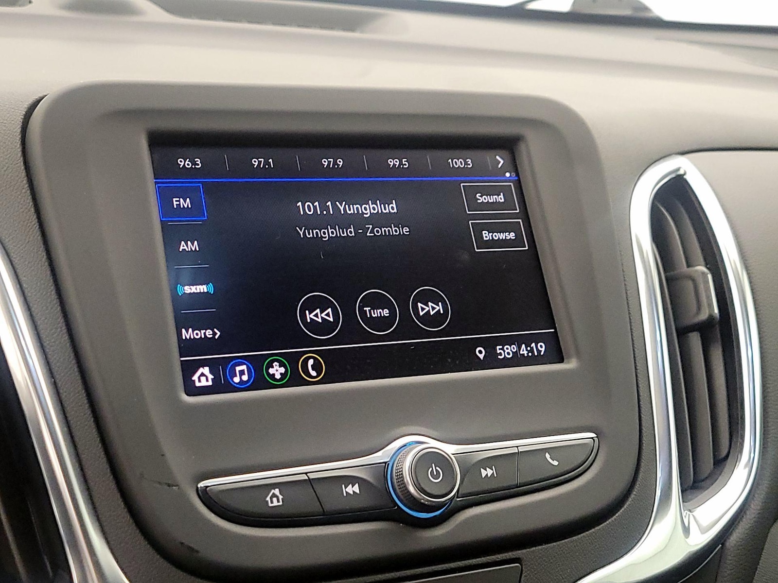 2021 Chevrolet Equinox LT - Photo 16