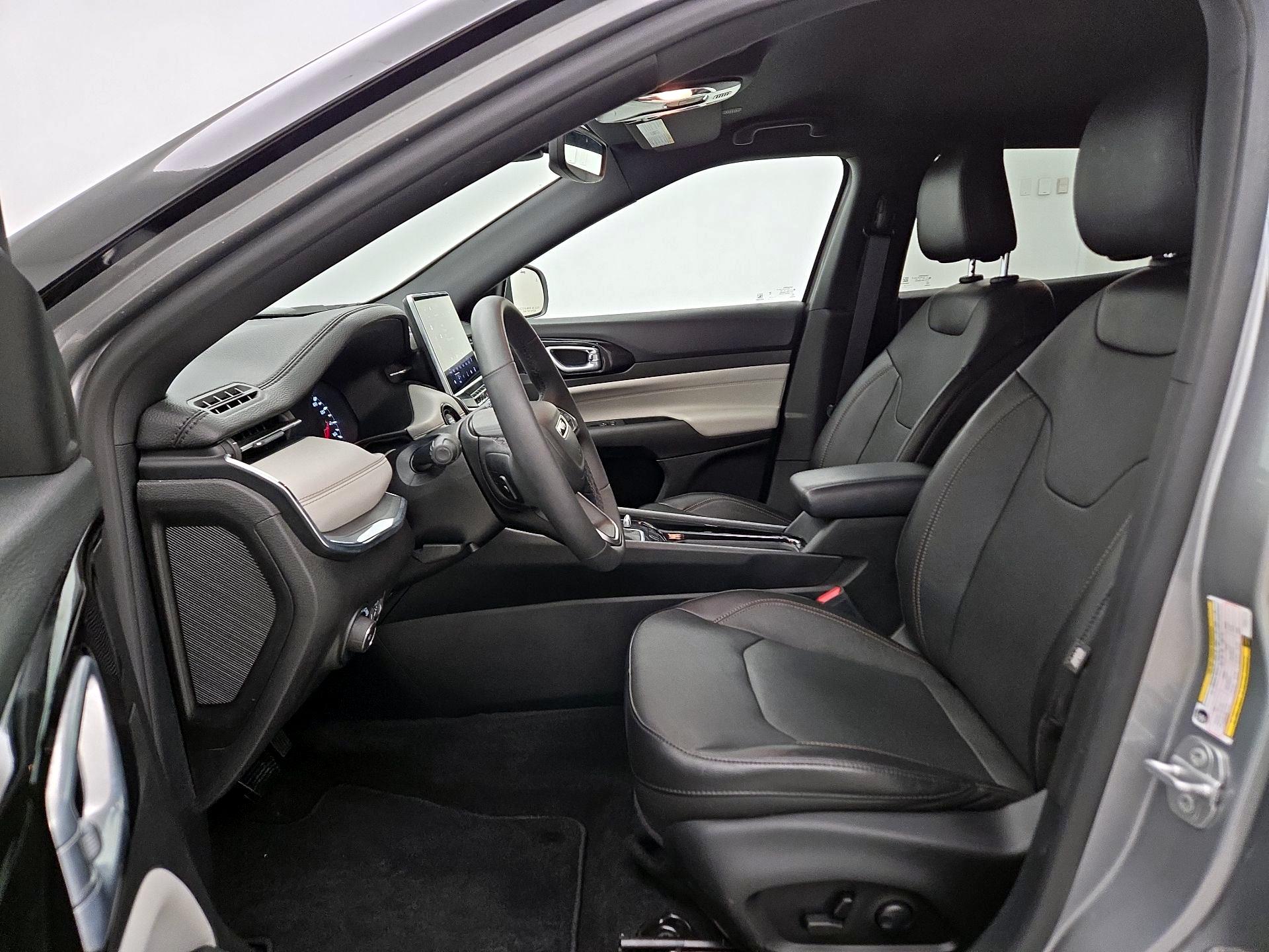 Thumbnail: 2023 Jeep Compass - 11