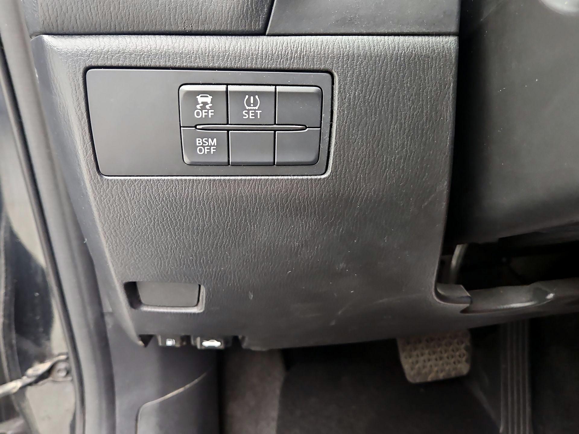 Thumbnail: 2015 Mazda Mazda3 - 13