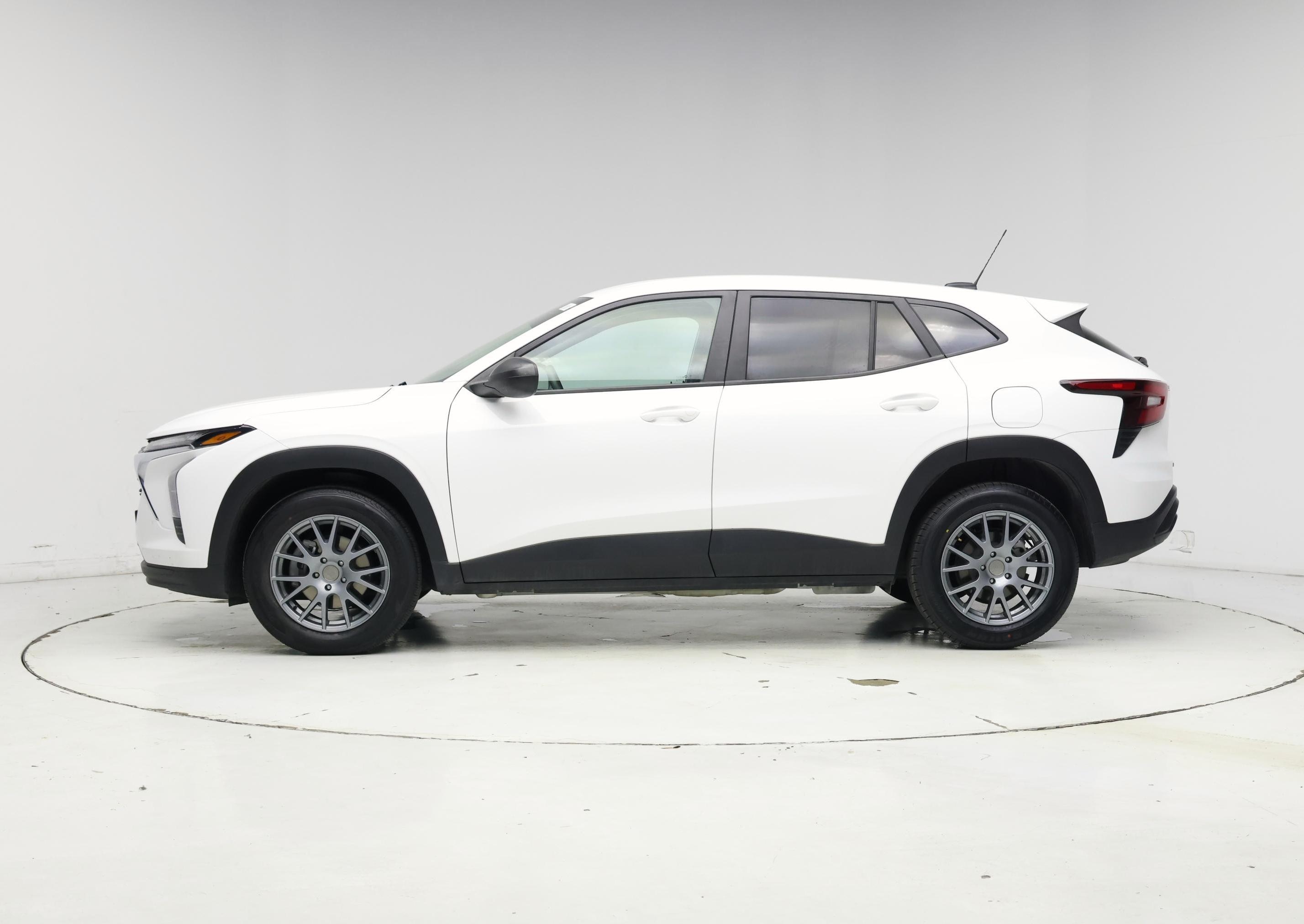 Thumbnail: 2024 Chevrolet Trax - 3