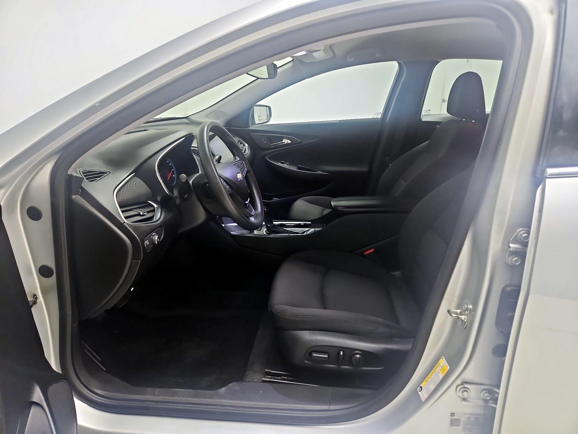 Thumbnail: 2019 Chevrolet Malibu - 11