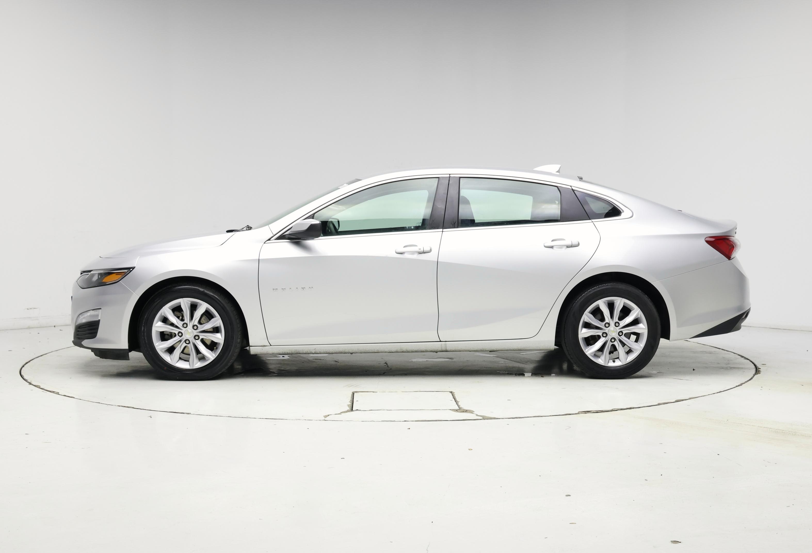 Thumbnail: 2019 Chevrolet Malibu - 3