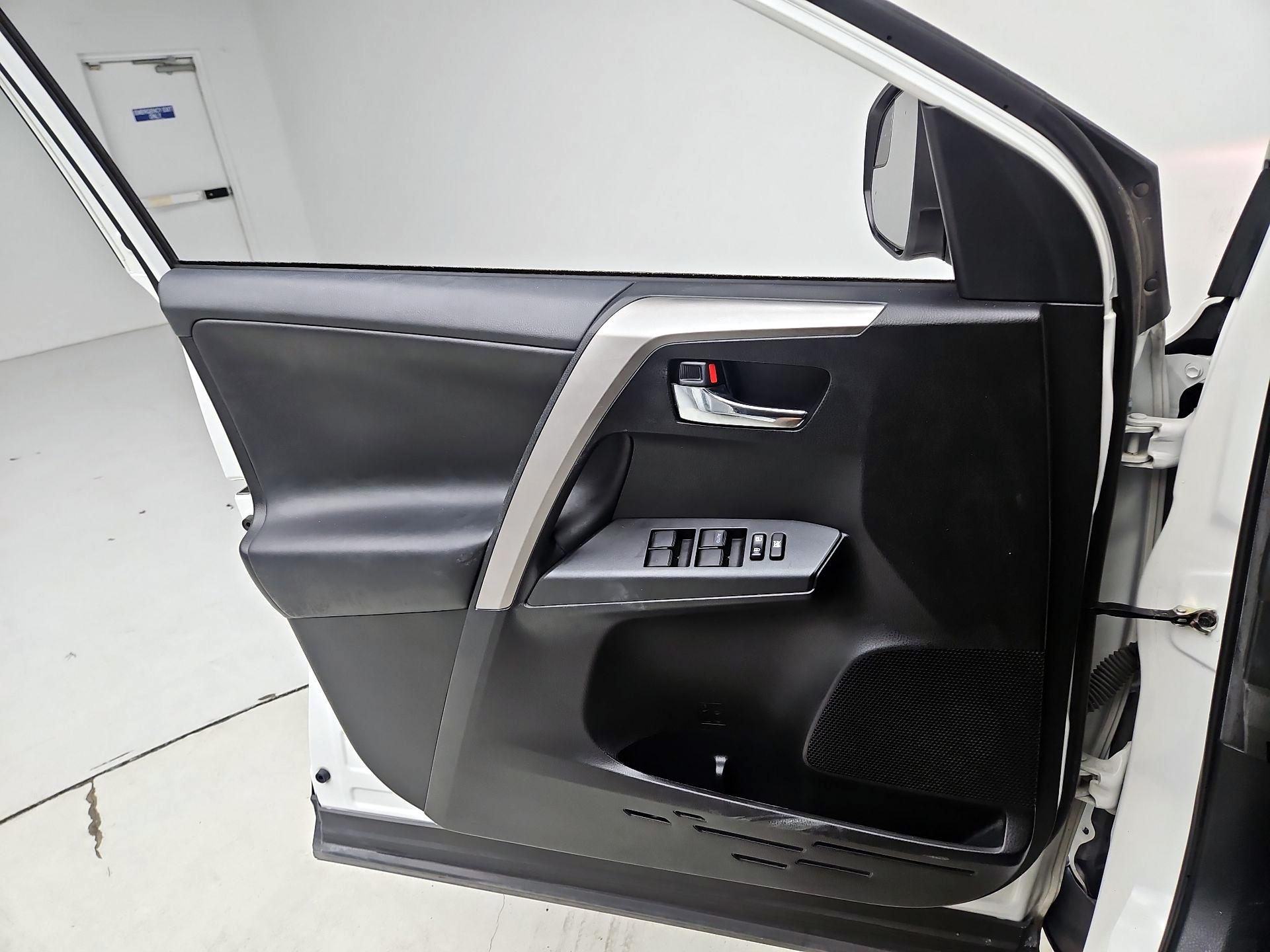 Thumbnail: 2017 Toyota RAV4 - 12