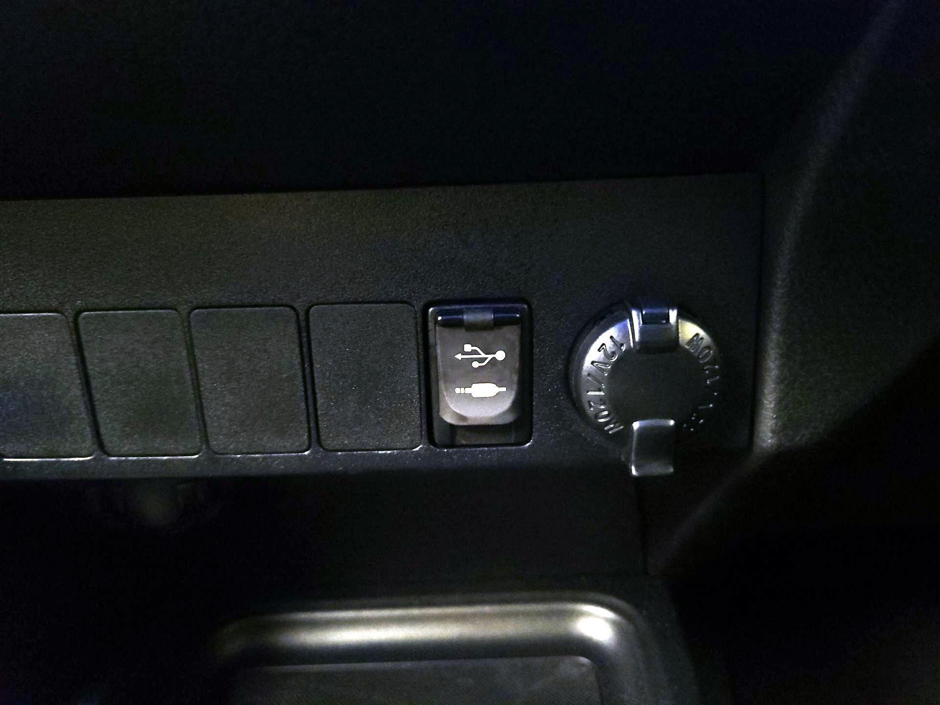 Thumbnail: 2017 Toyota RAV4 - 18