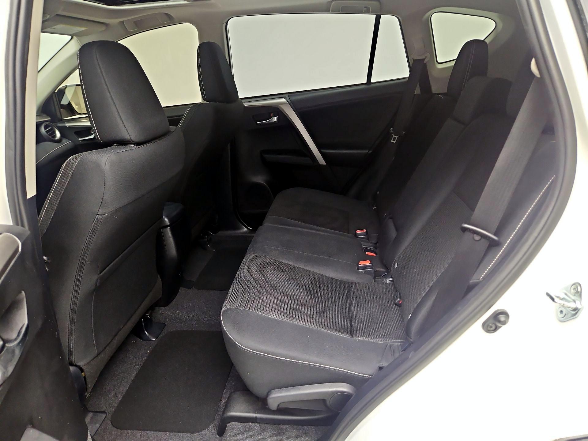 Thumbnail: 2017 Toyota RAV4 - 20