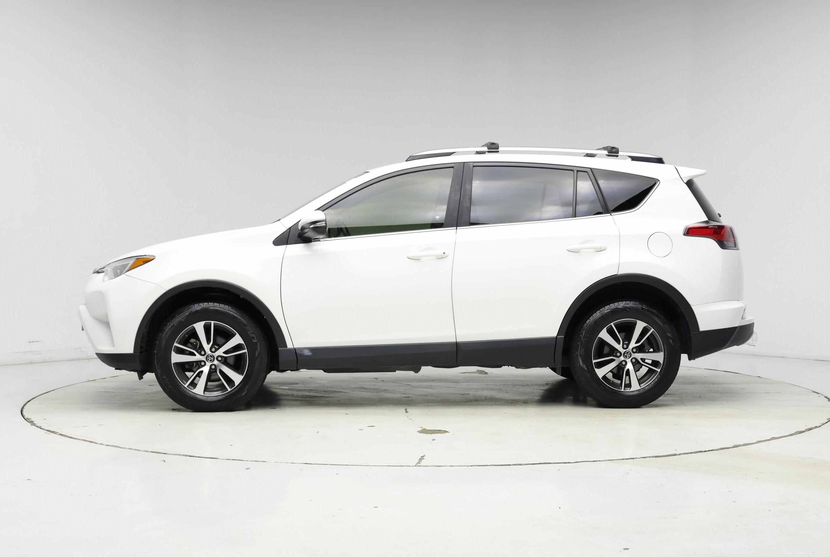 Thumbnail: 2017 Toyota RAV4 - 3