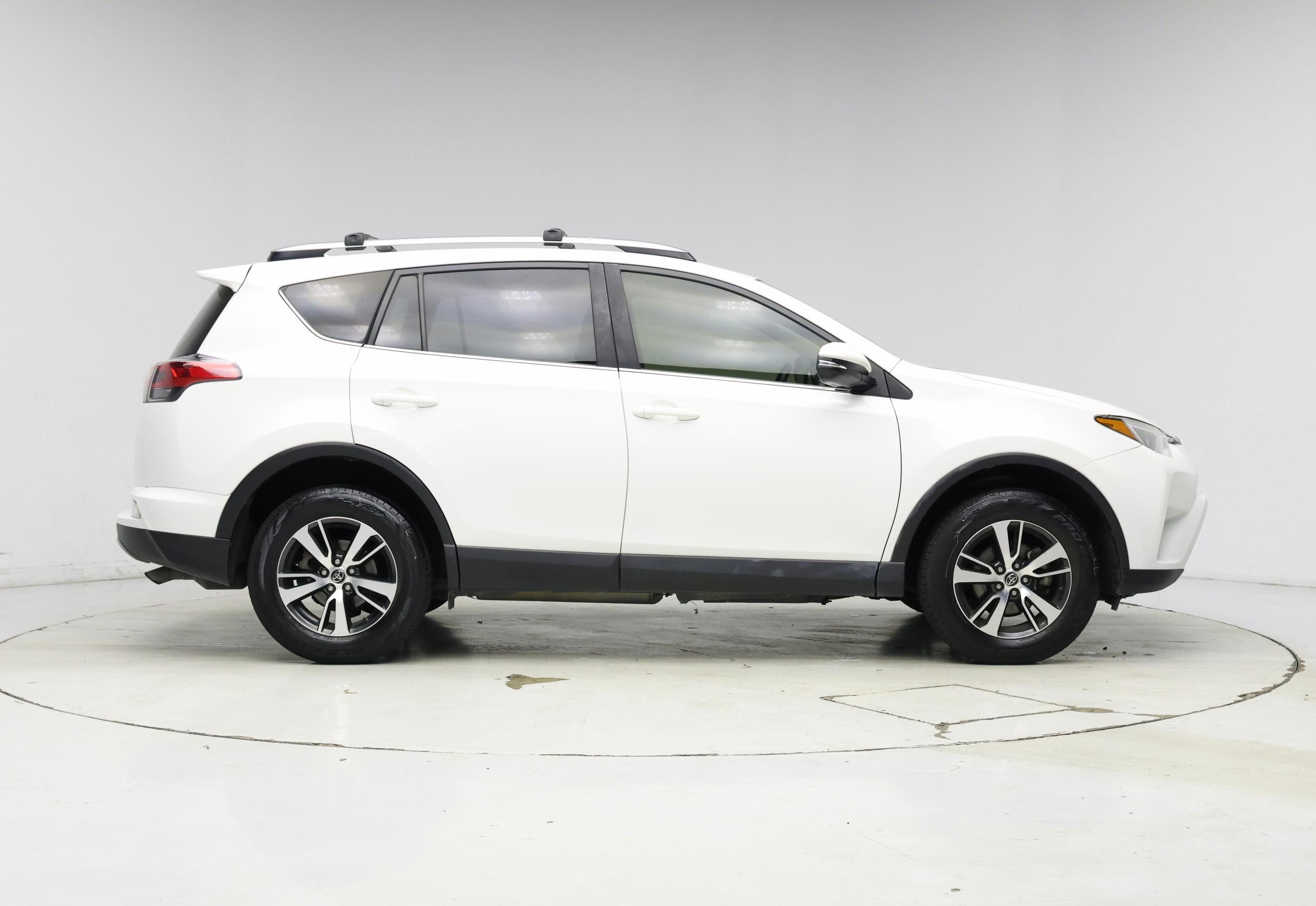 Thumbnail: 2017 Toyota RAV4 - 7