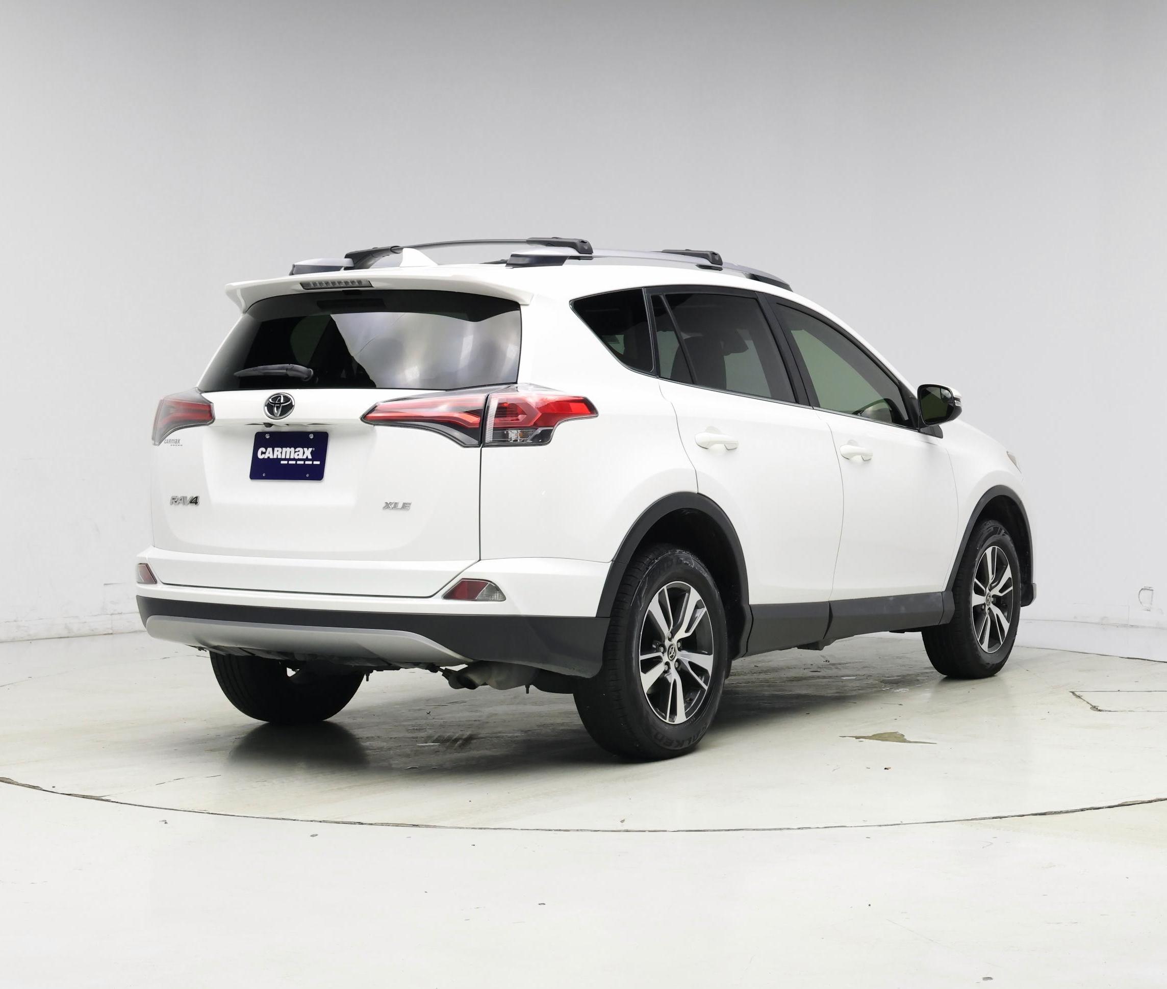 Thumbnail: 2017 Toyota RAV4 - 8