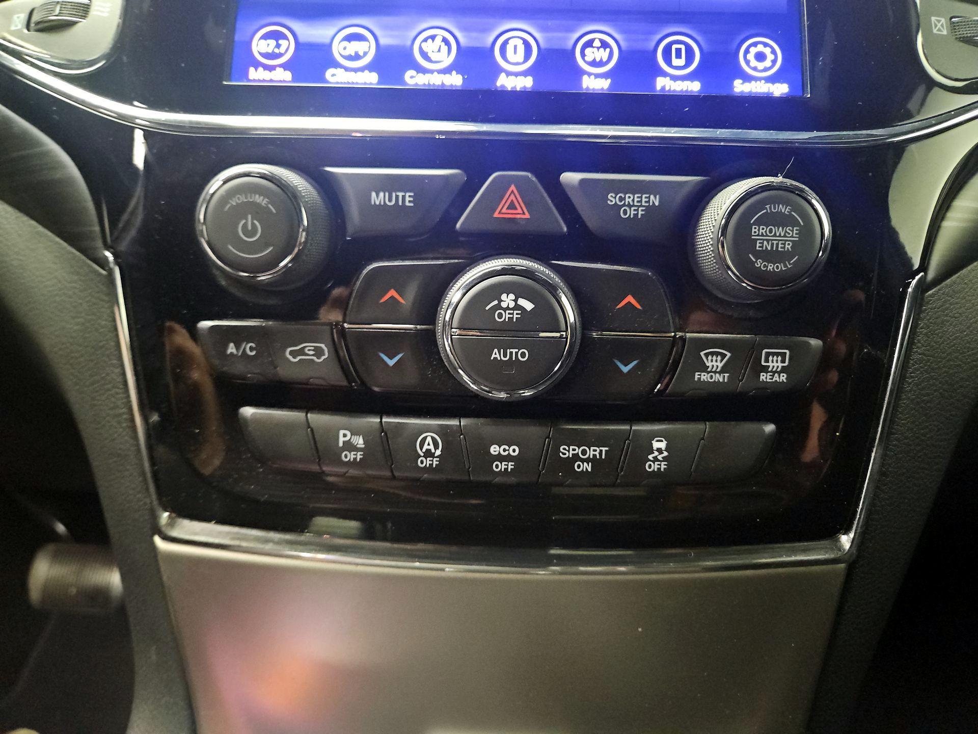 Thumbnail: 2020 Jeep Grand Cherokee - 17