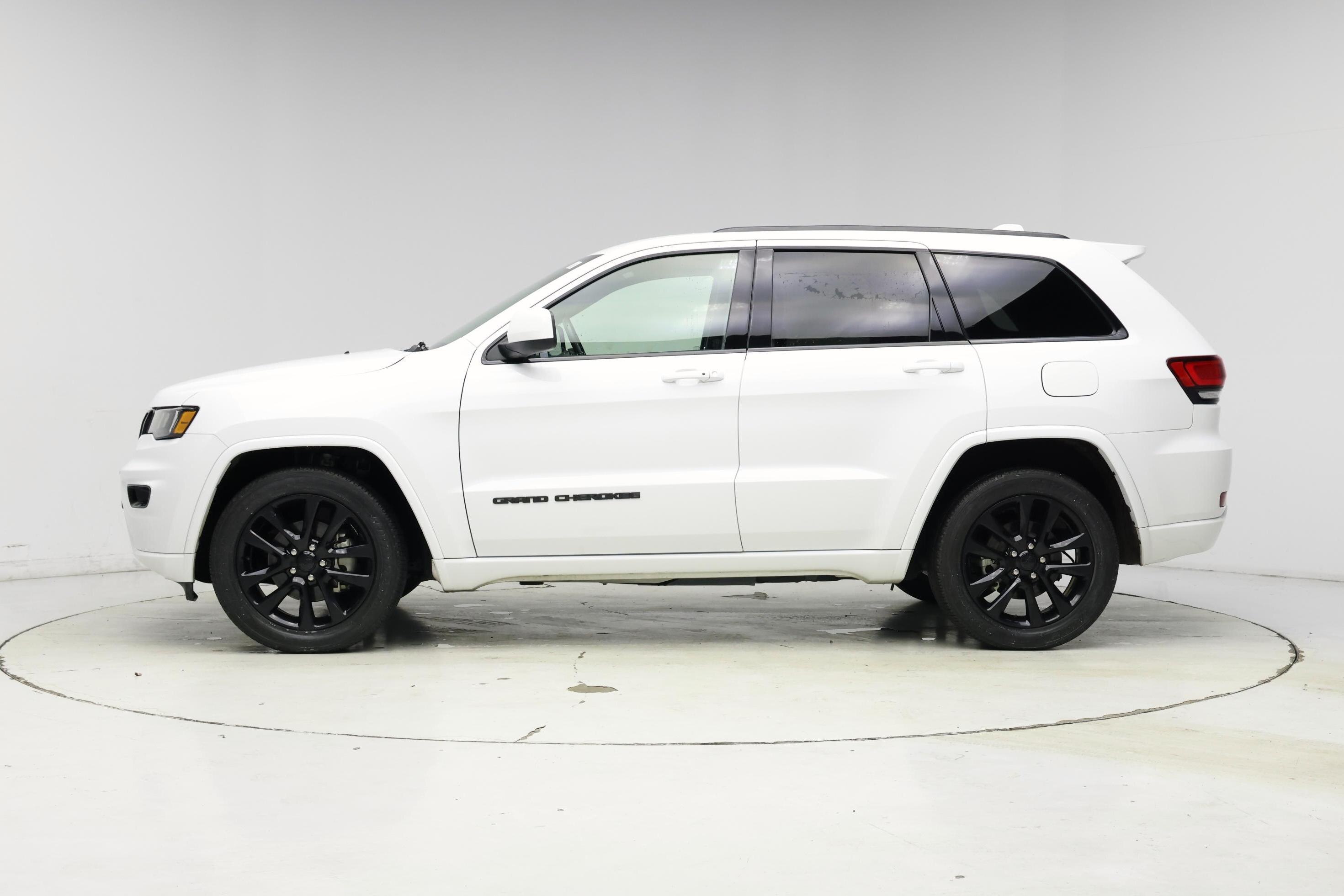 Thumbnail: 2020 Jeep Grand Cherokee - 3