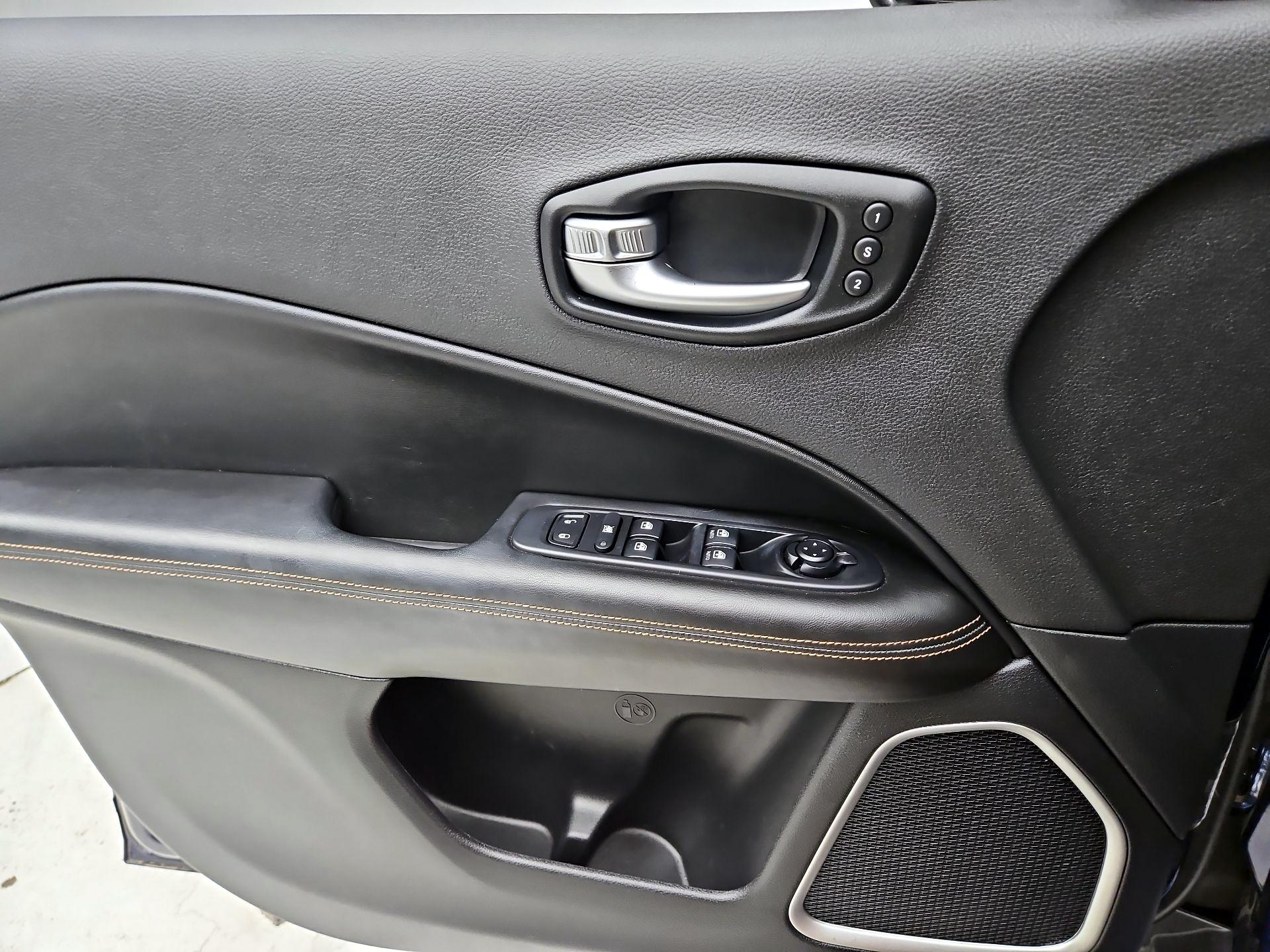 Thumbnail: 2021 Jeep Compass - 12