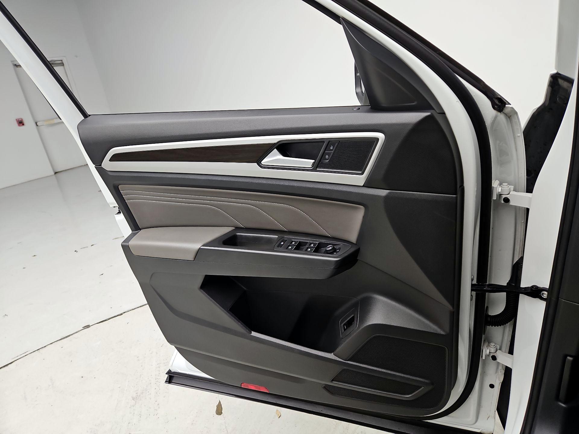 Thumbnail: 2023 Volkswagen Atlas - 12