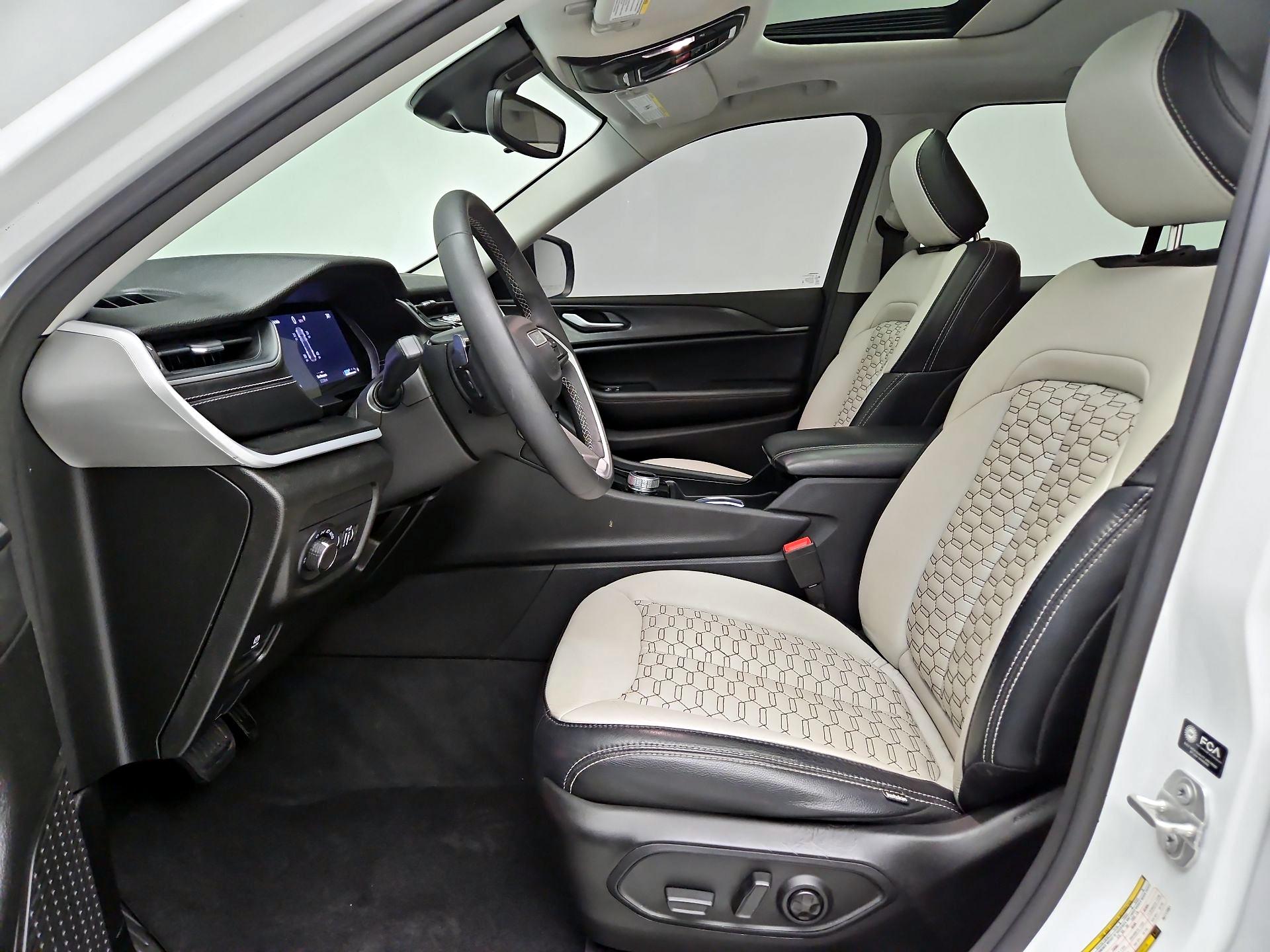Thumbnail: 2024 Jeep Grand Cherokee - 11