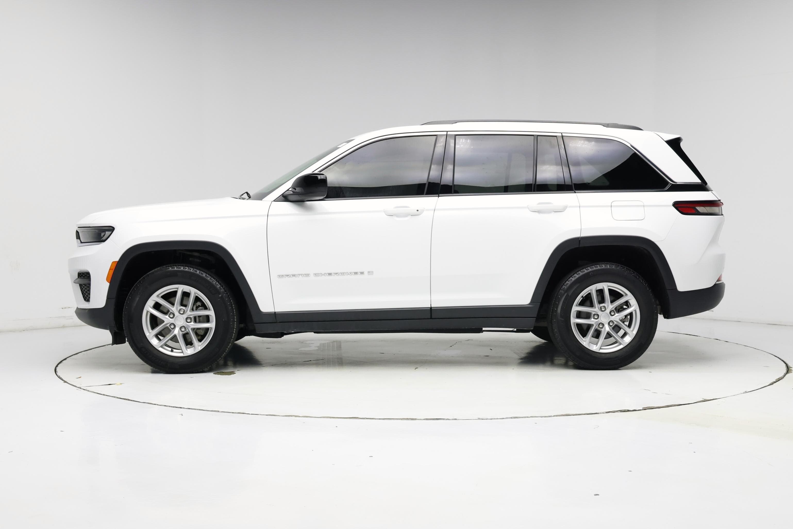 Thumbnail: 2024 Jeep Grand Cherokee - 3