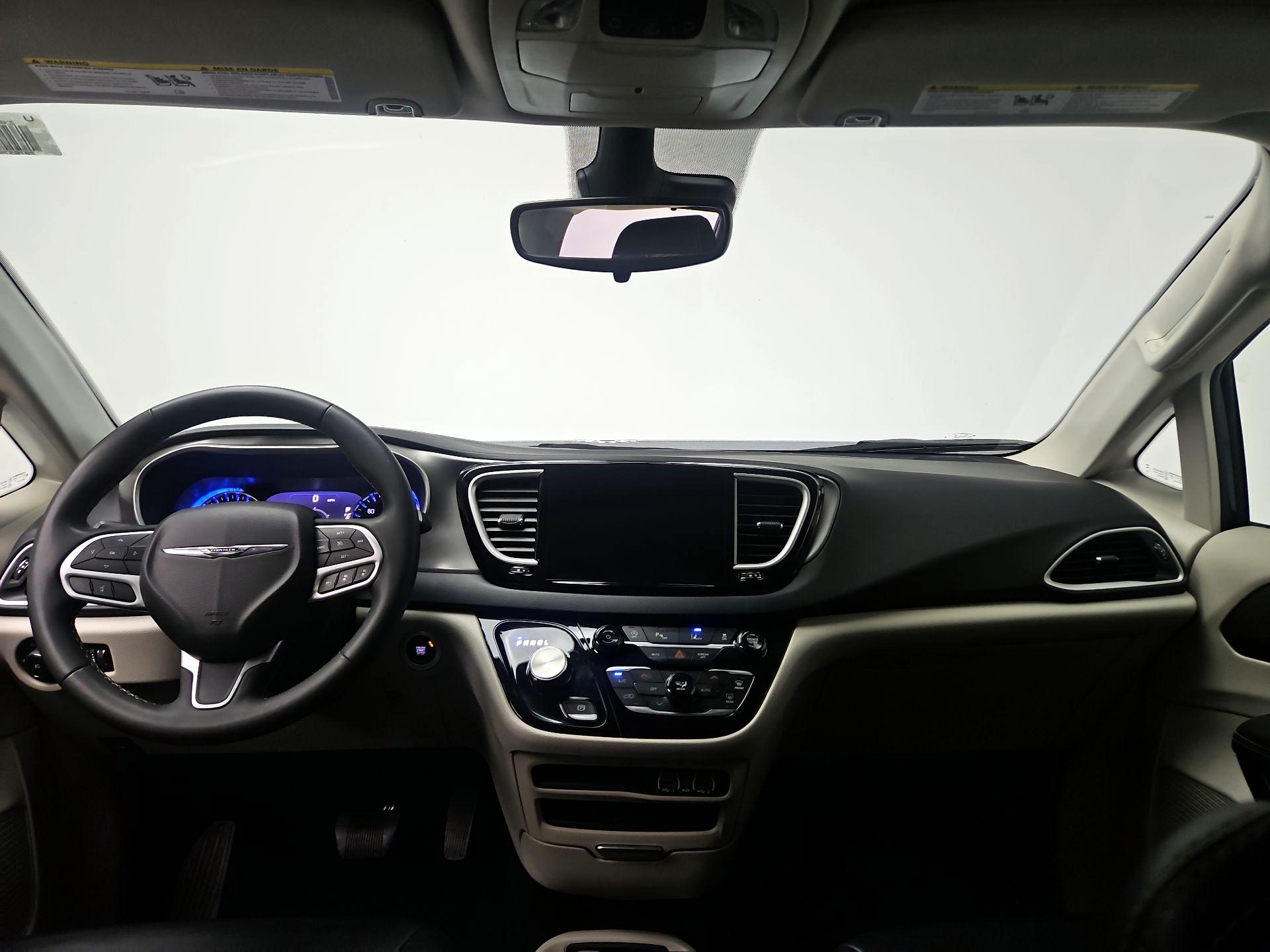 Thumbnail: 2023 Chrysler Pacifica - 9