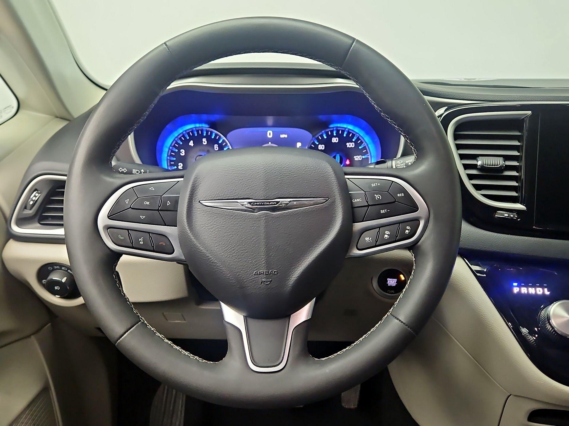 Thumbnail: 2023 Chrysler Pacifica - 10