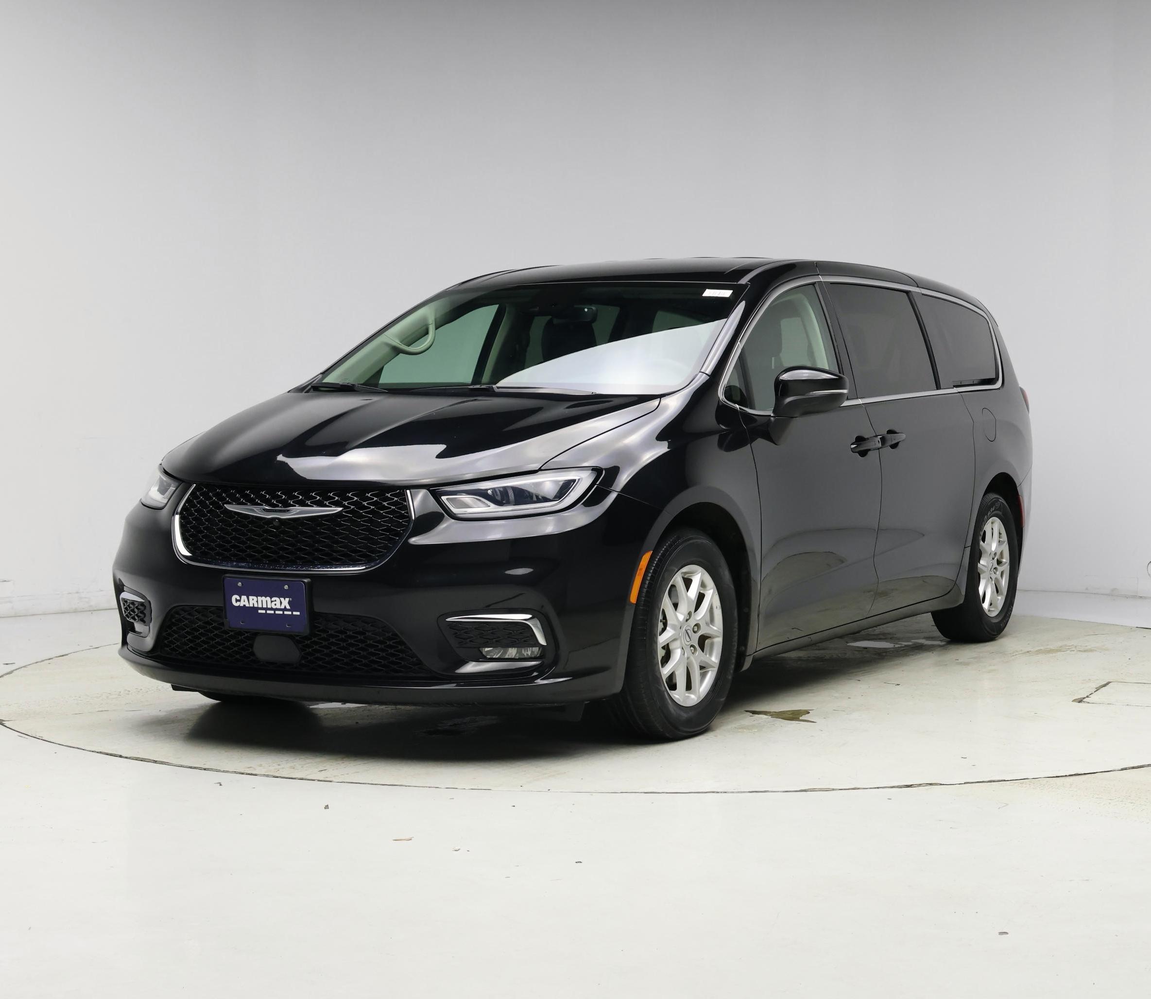 Thumbnail: 2023 Chrysler Pacifica - 4