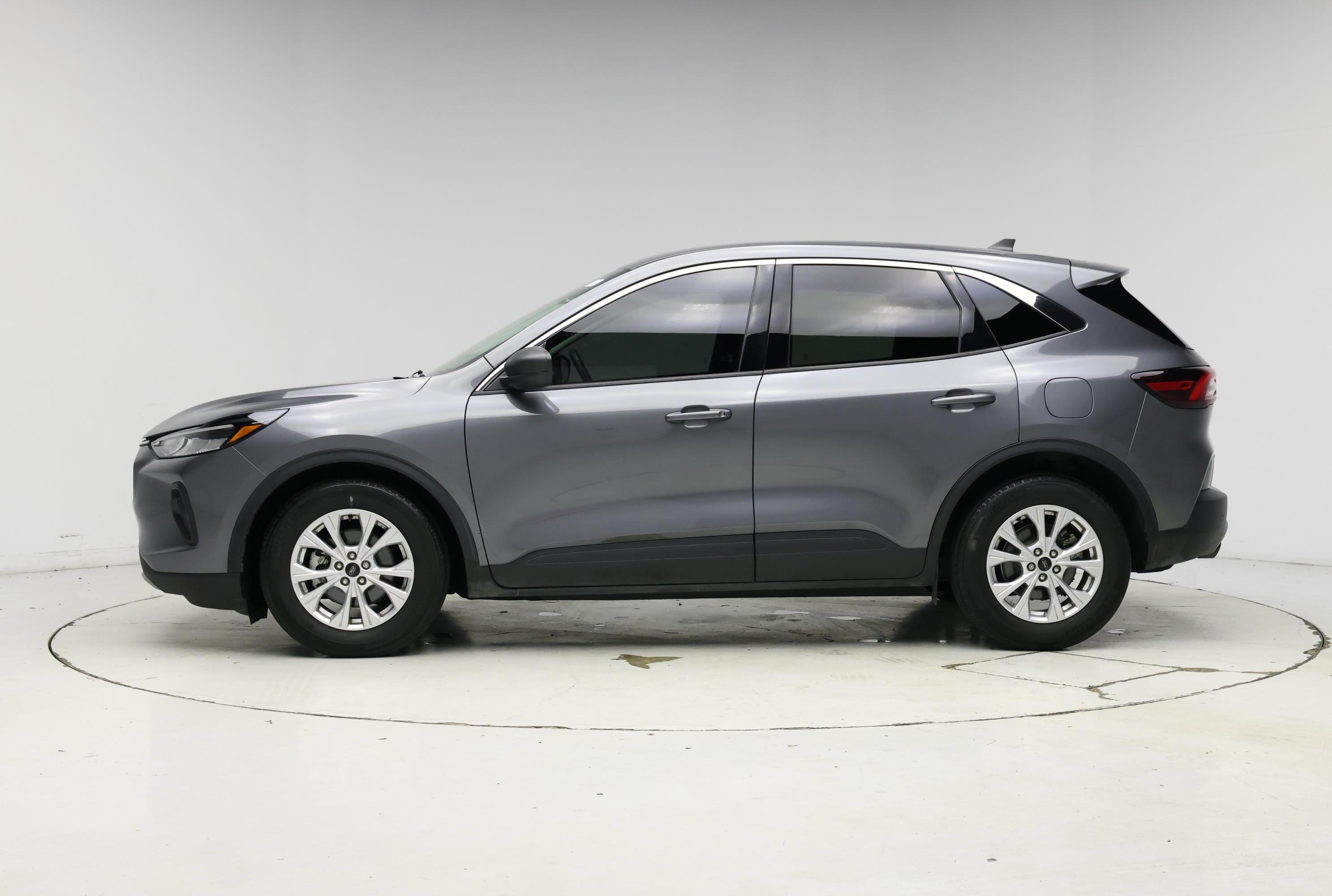Thumbnail: 2023 Ford Escape - 3