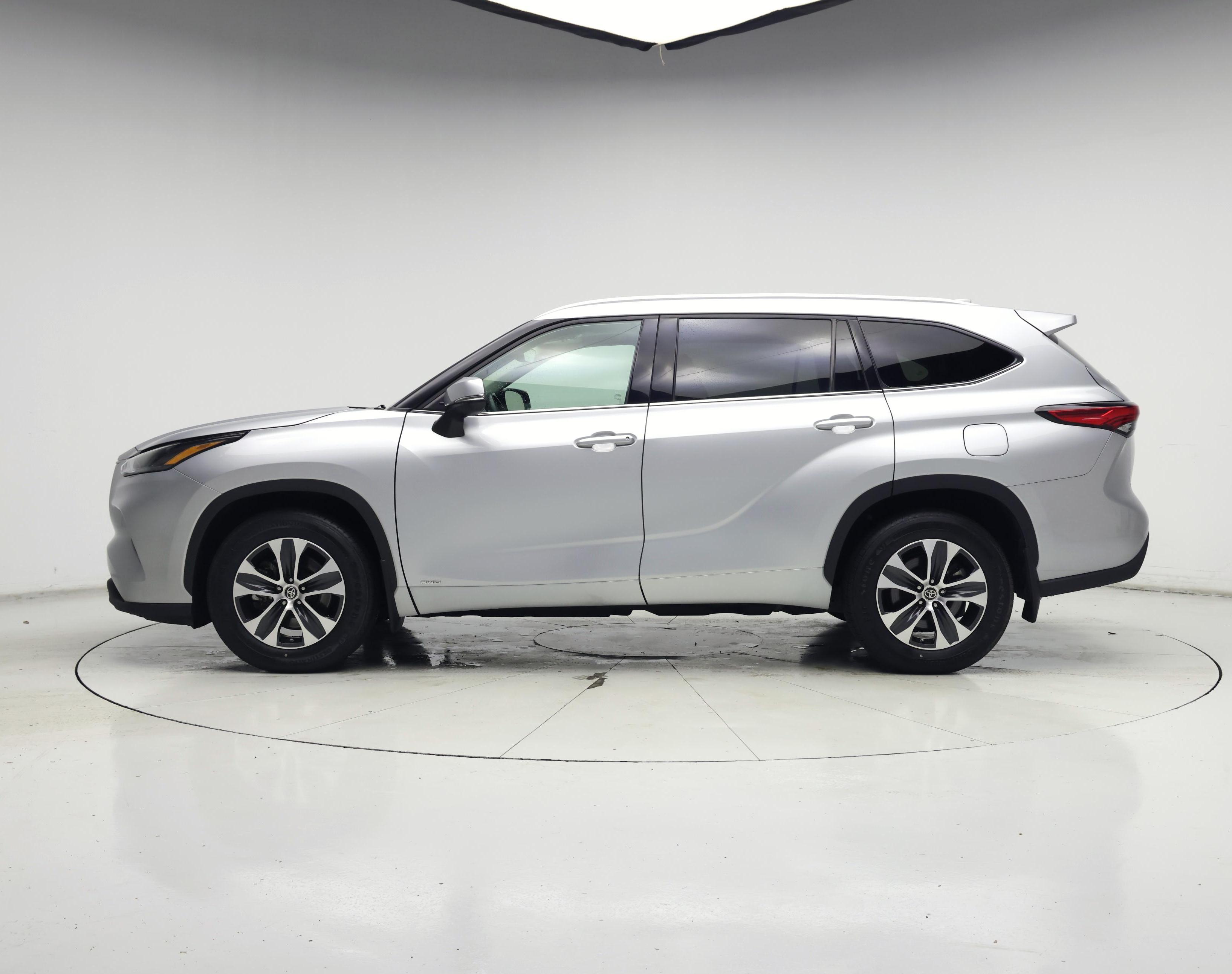 Thumbnail: 2022 Toyota Highlander - 3