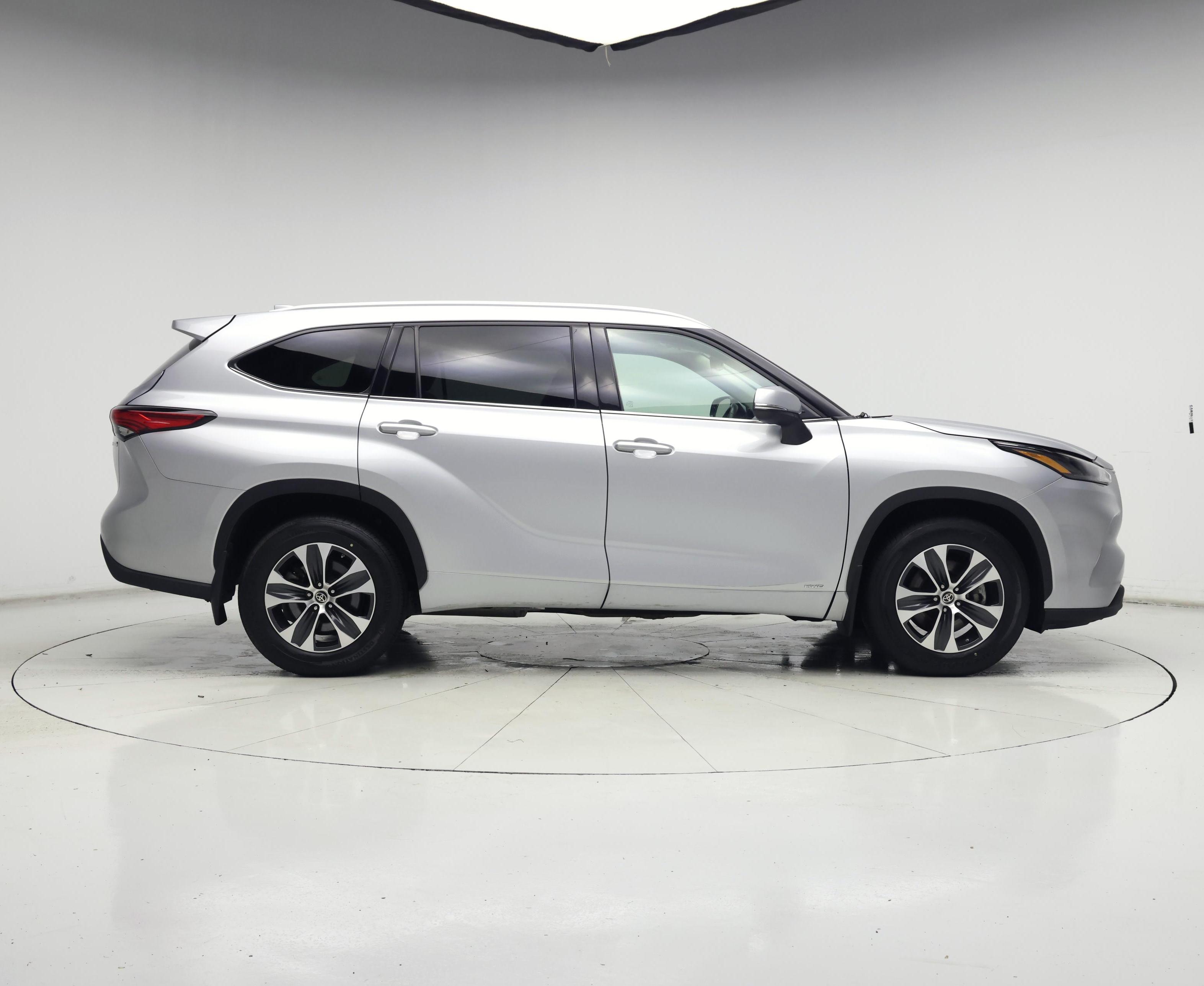 Thumbnail: 2022 Toyota Highlander - 7