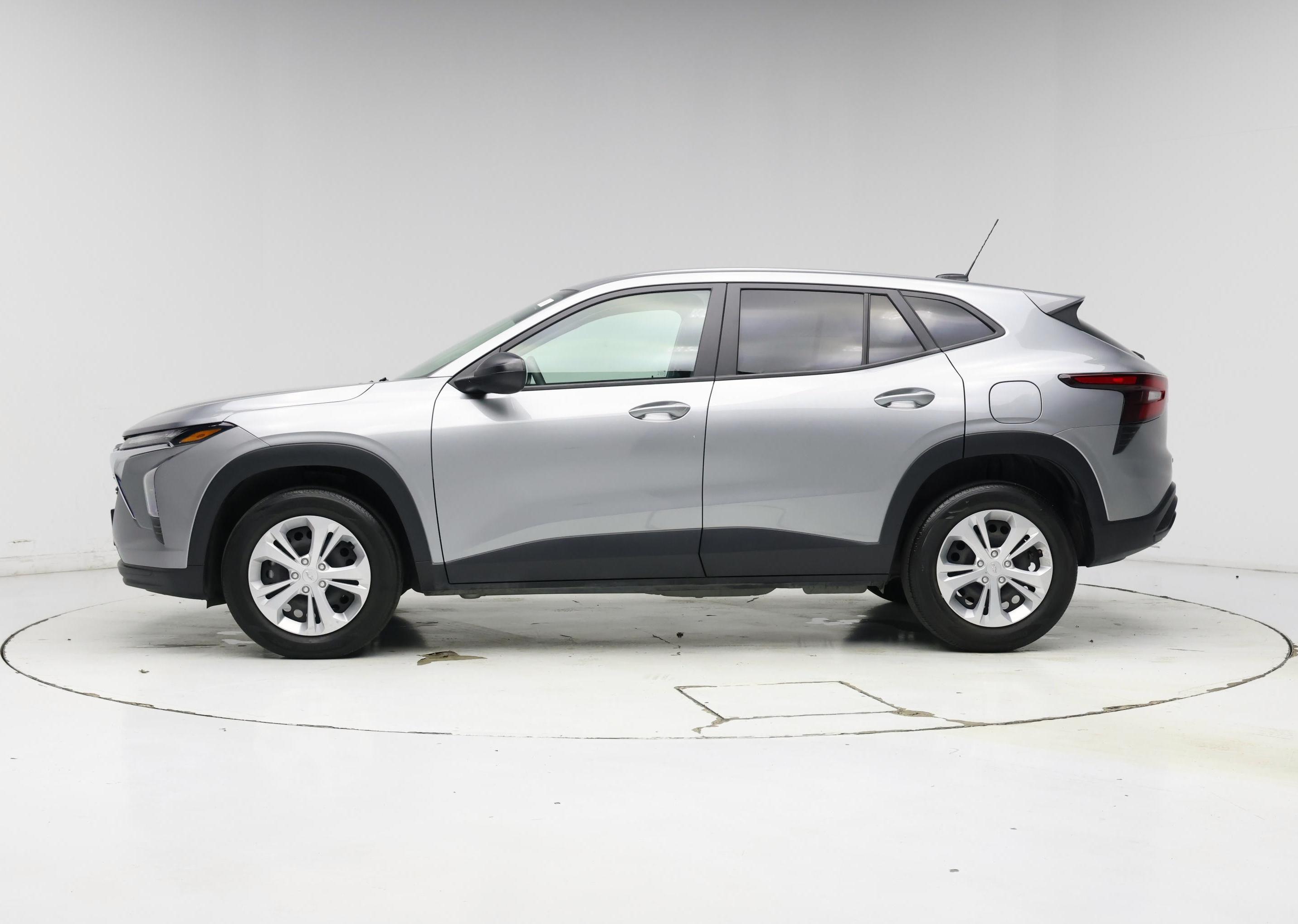 Thumbnail: 2024 Chevrolet Trax - 3