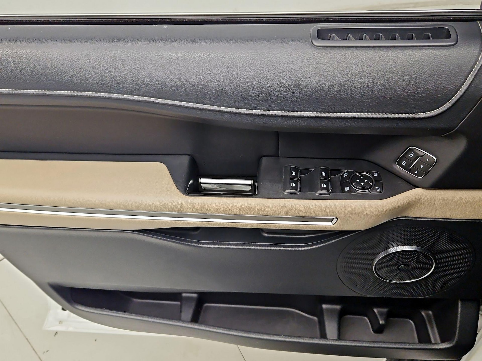 2022 Ford Expedition Limited - Photo 13