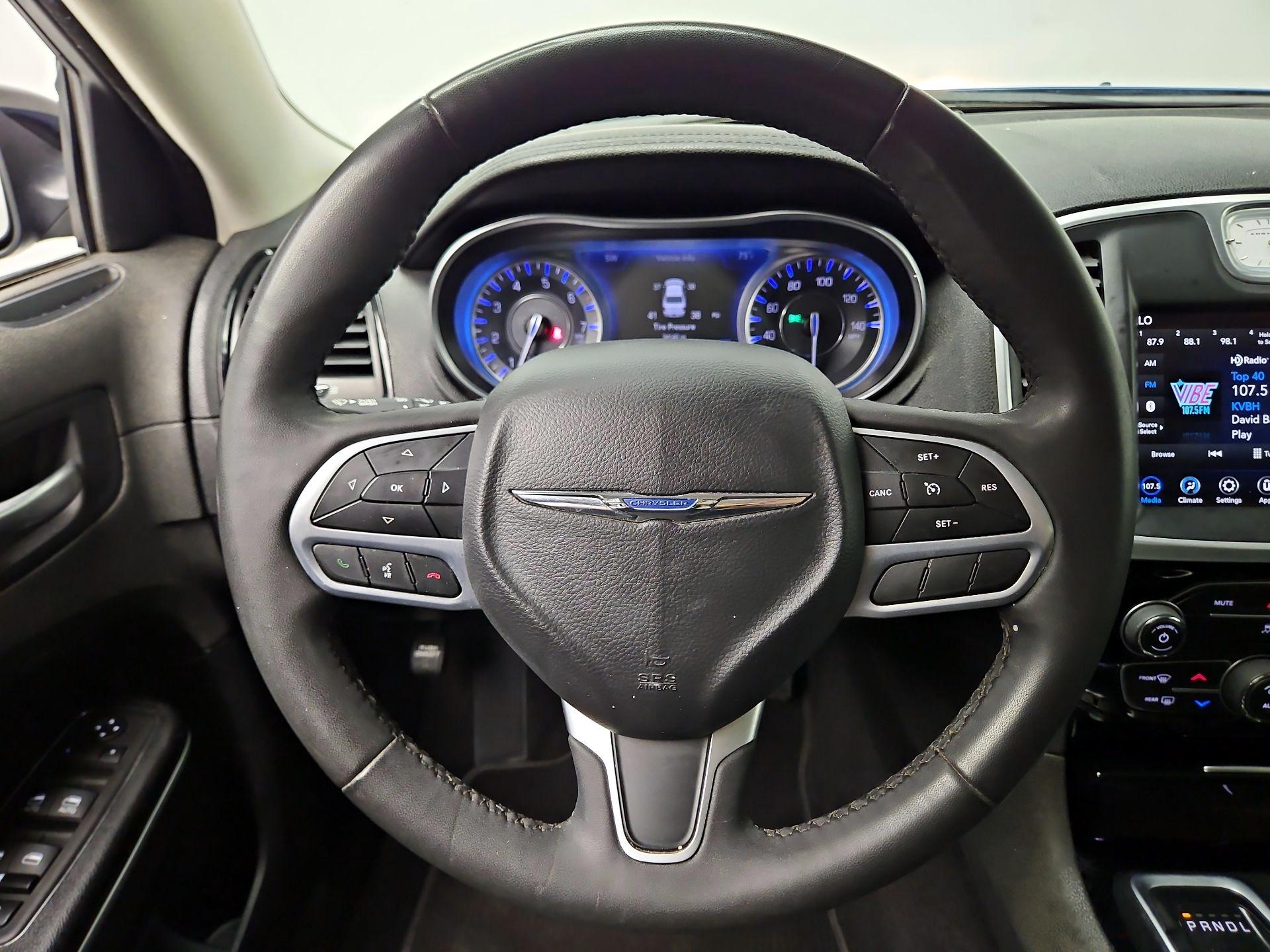 Thumbnail: 2023 Chrysler 300 - 10