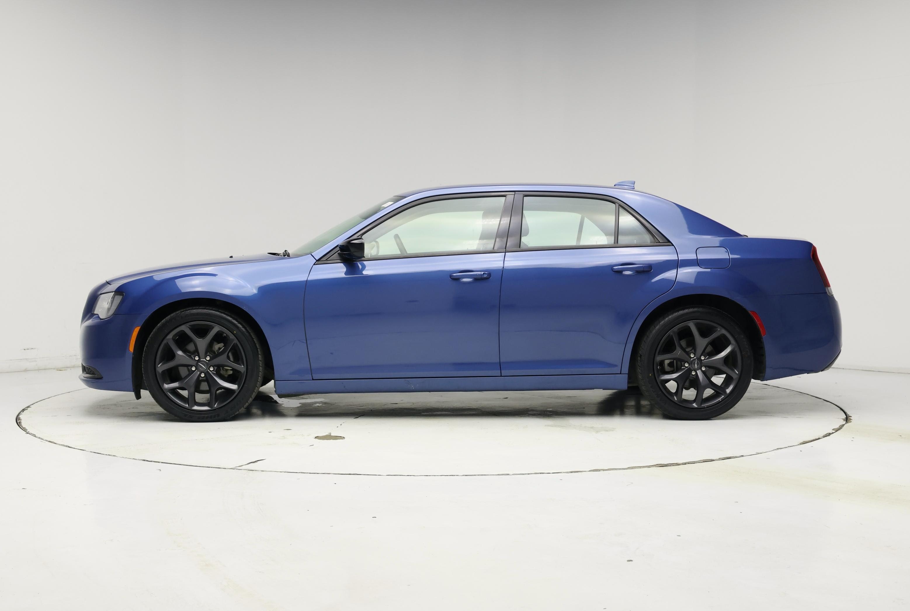 Thumbnail: 2023 Chrysler 300 - 3