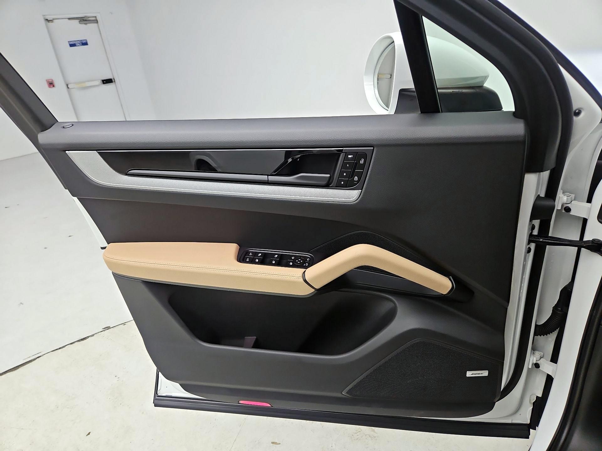 Thumbnail: 2026 Porsche Cayenne - 12