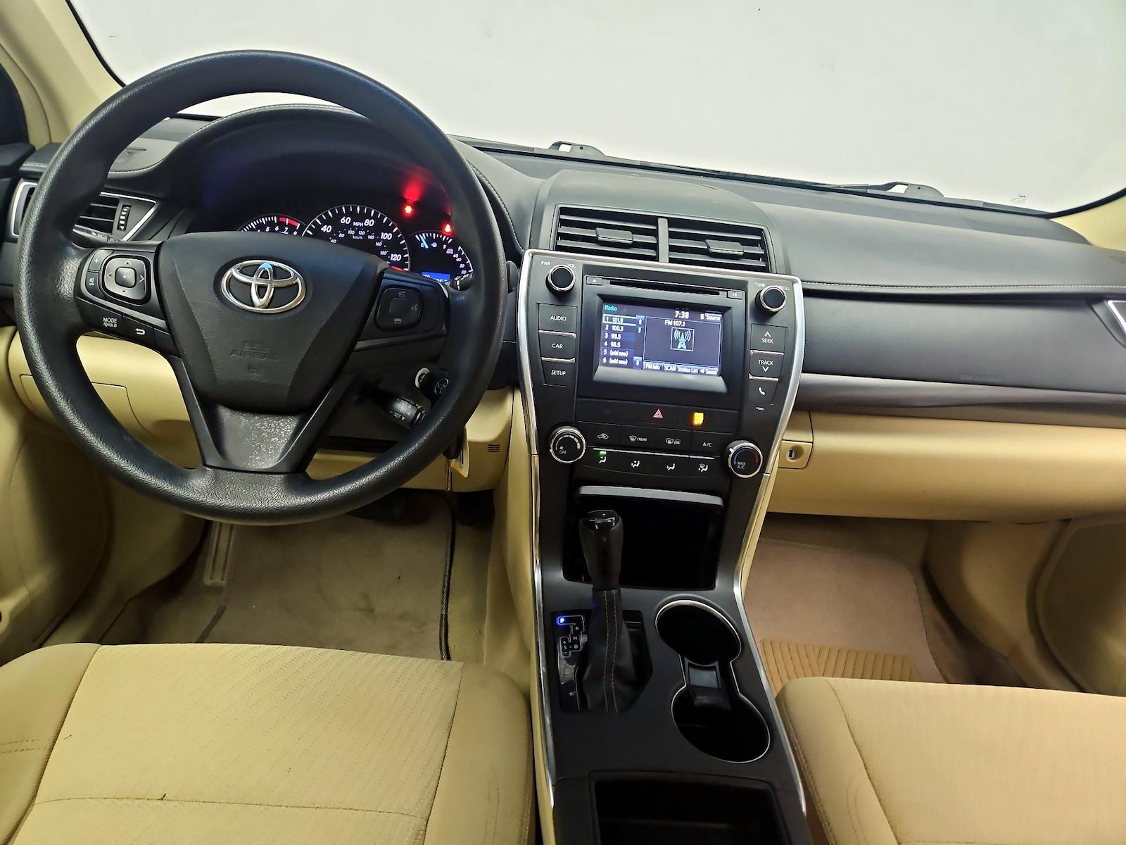 2015 Toyota Camry LE - Photo 10