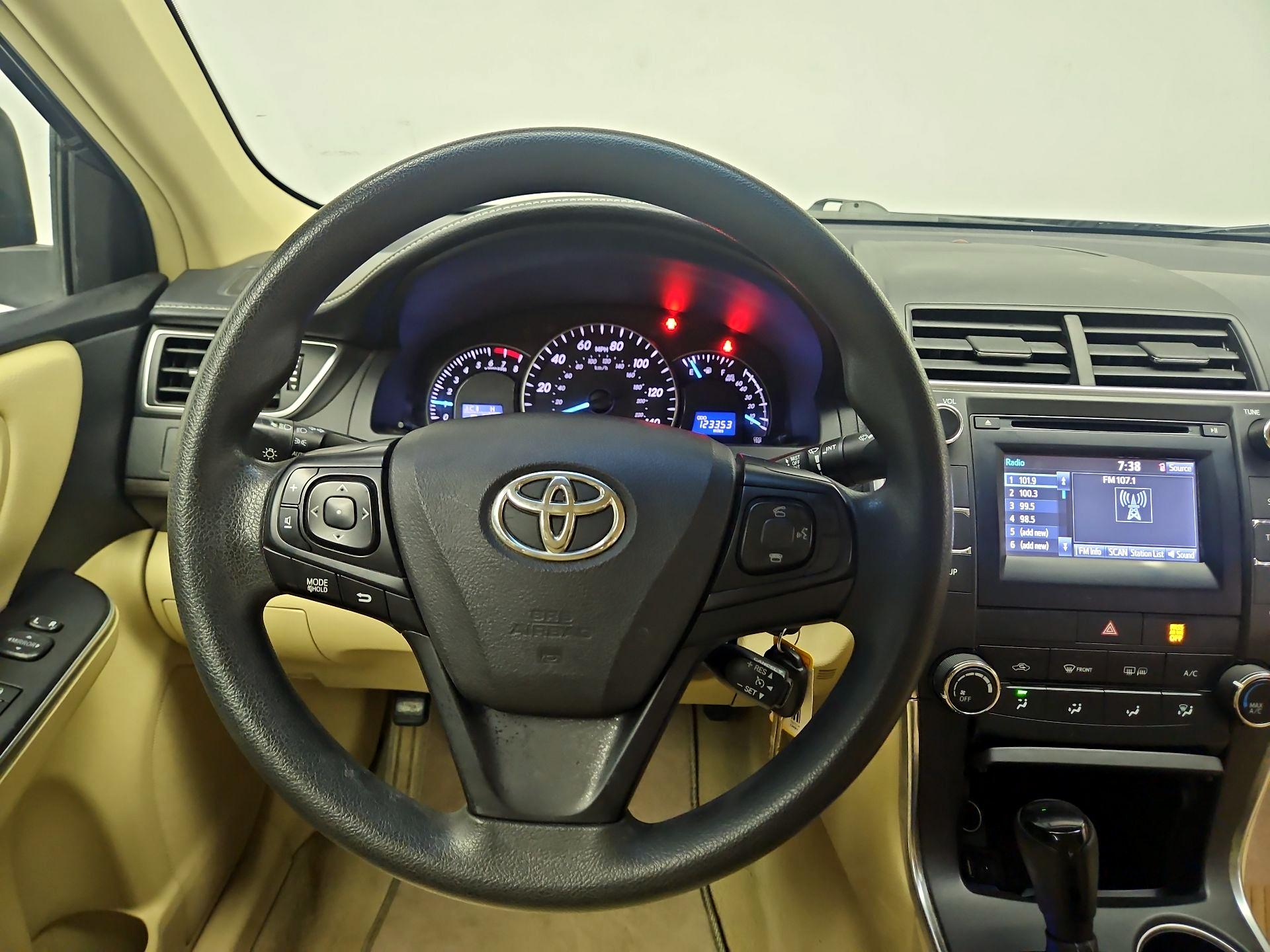 Thumbnail: 2015 Toyota Camry - 10