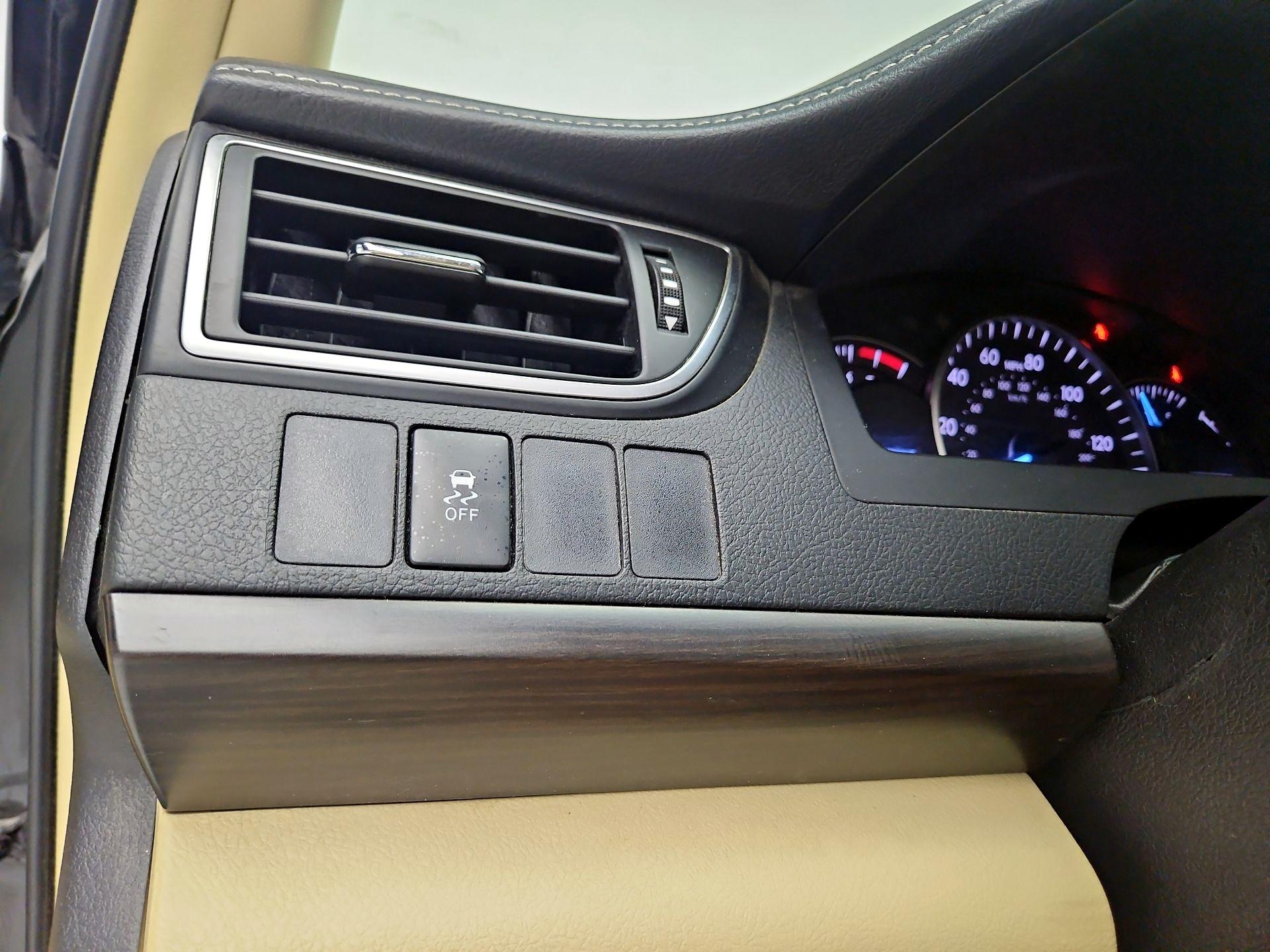 Thumbnail: 2015 Toyota Camry - 13
