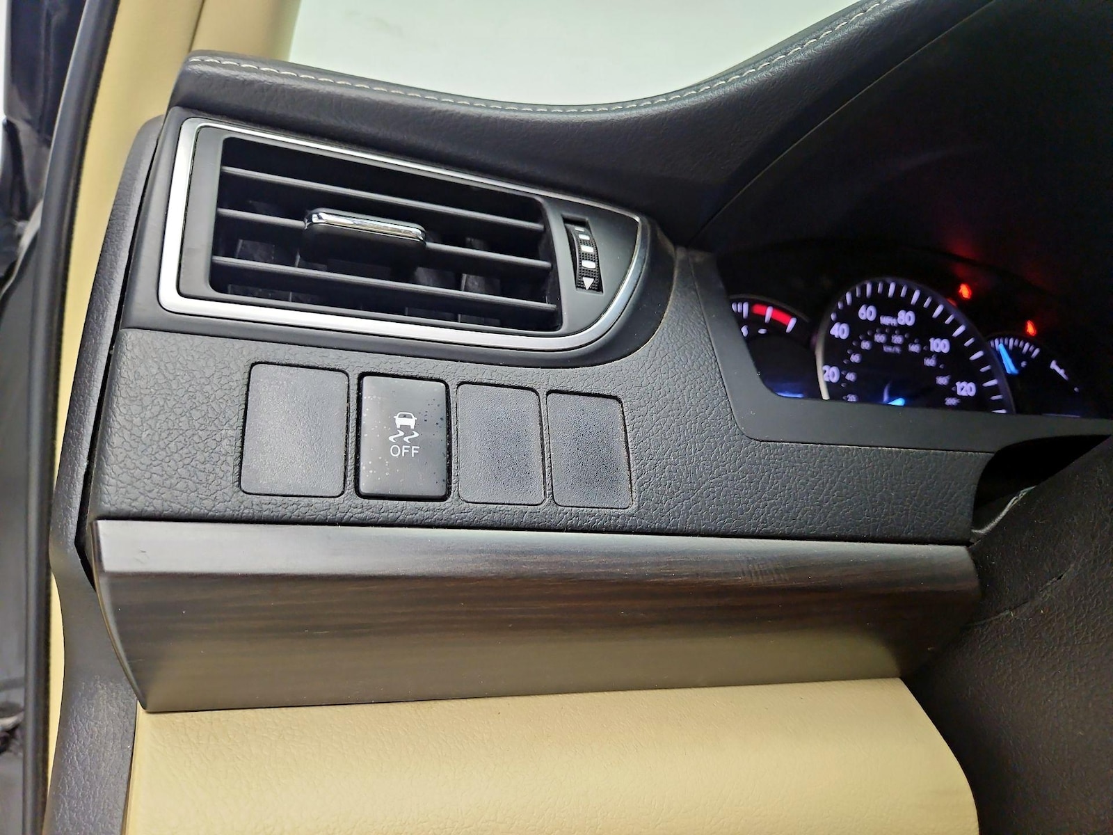 2015 Toyota Camry LE - Photo 14