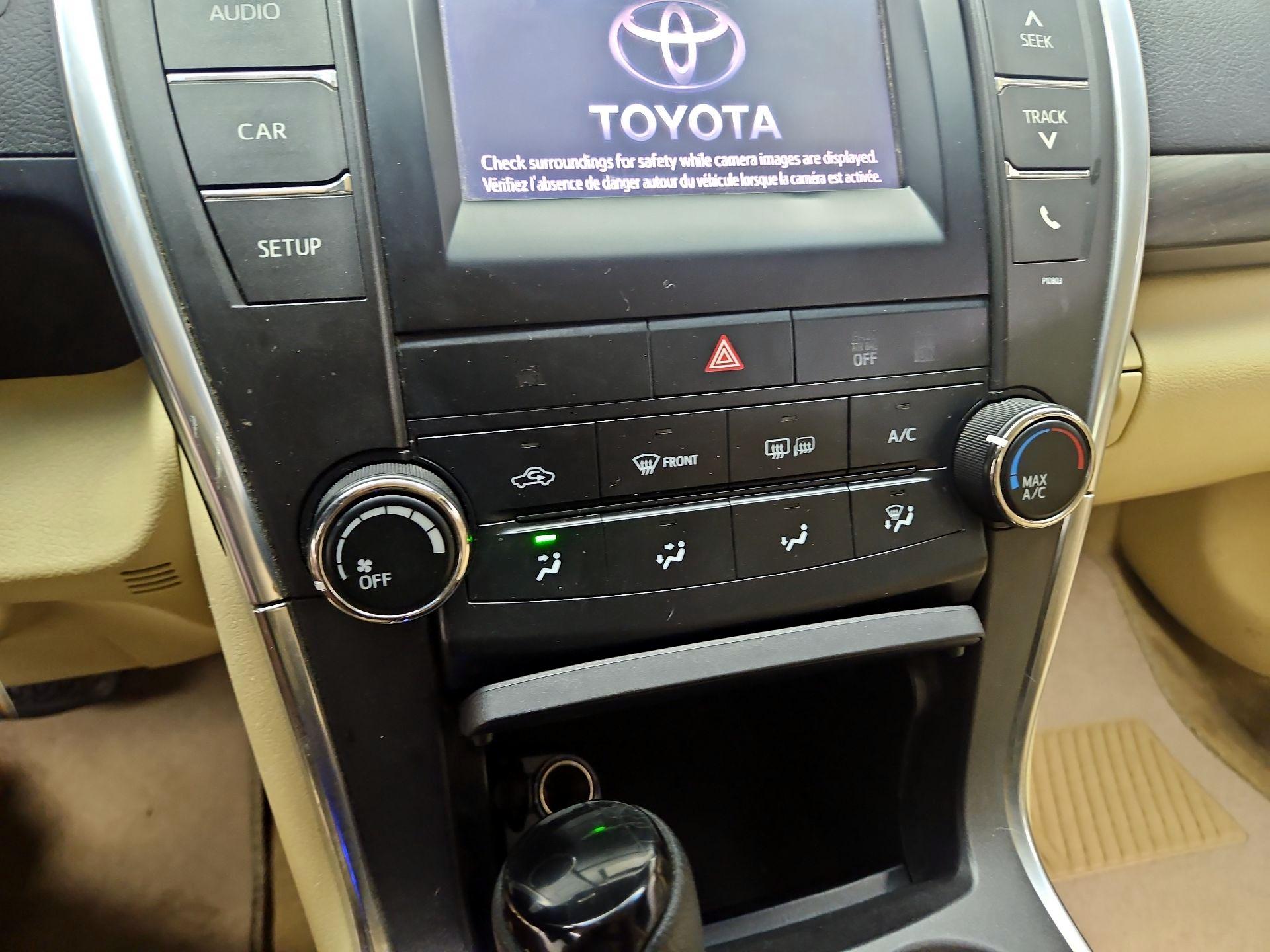 Thumbnail: 2015 Toyota Camry - 16