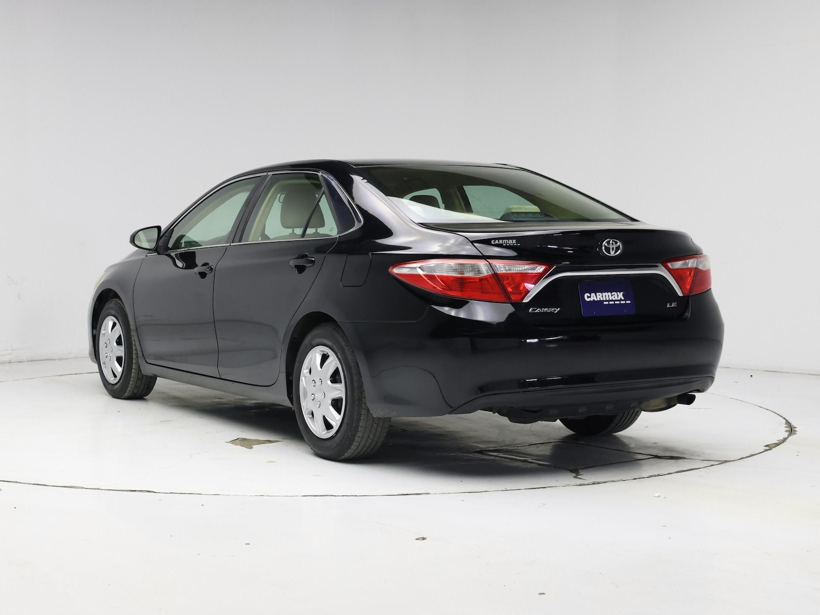 2015 Toyota Camry LE - Photo 3