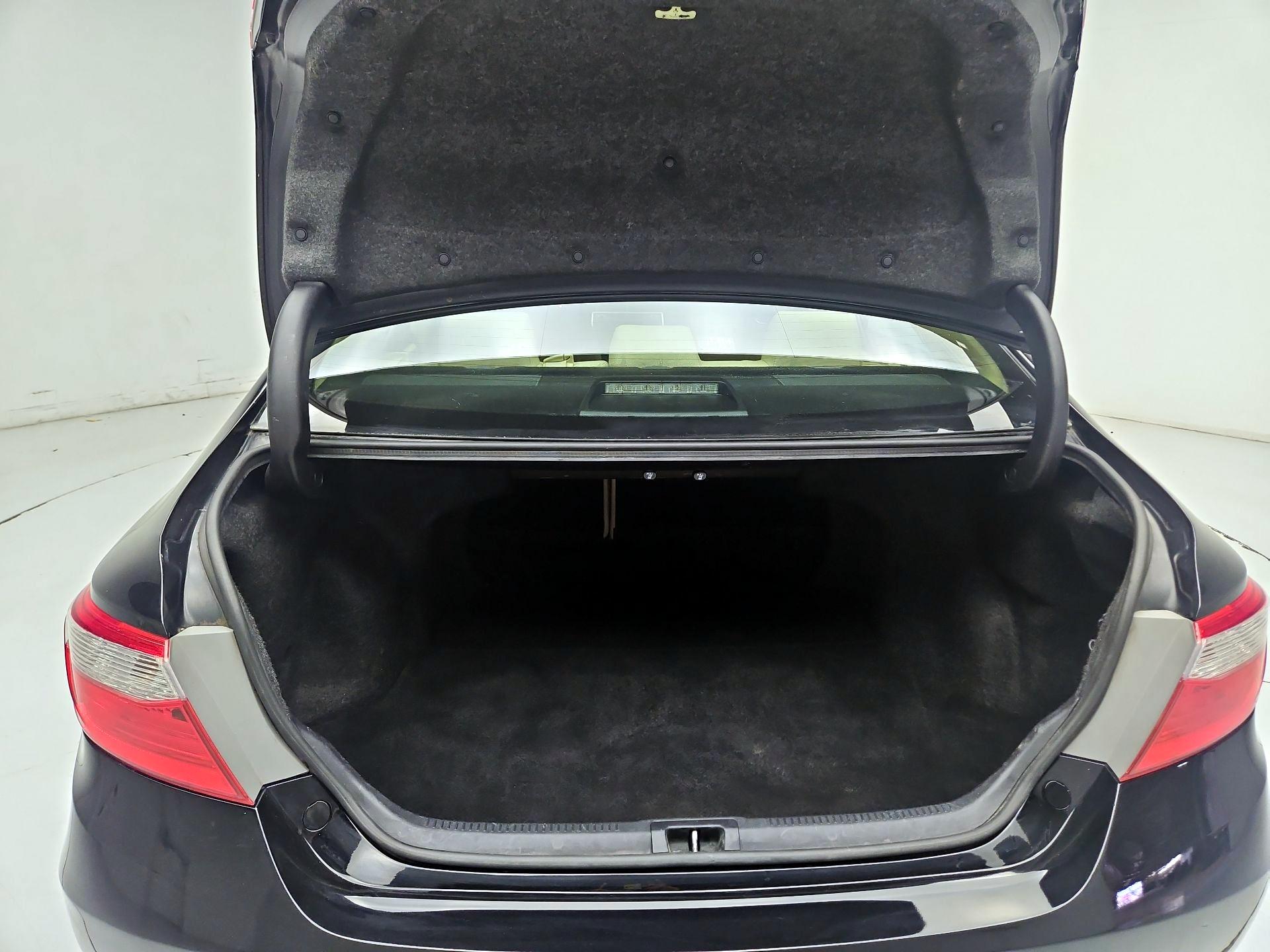 Thumbnail: 2015 Toyota Camry - 20