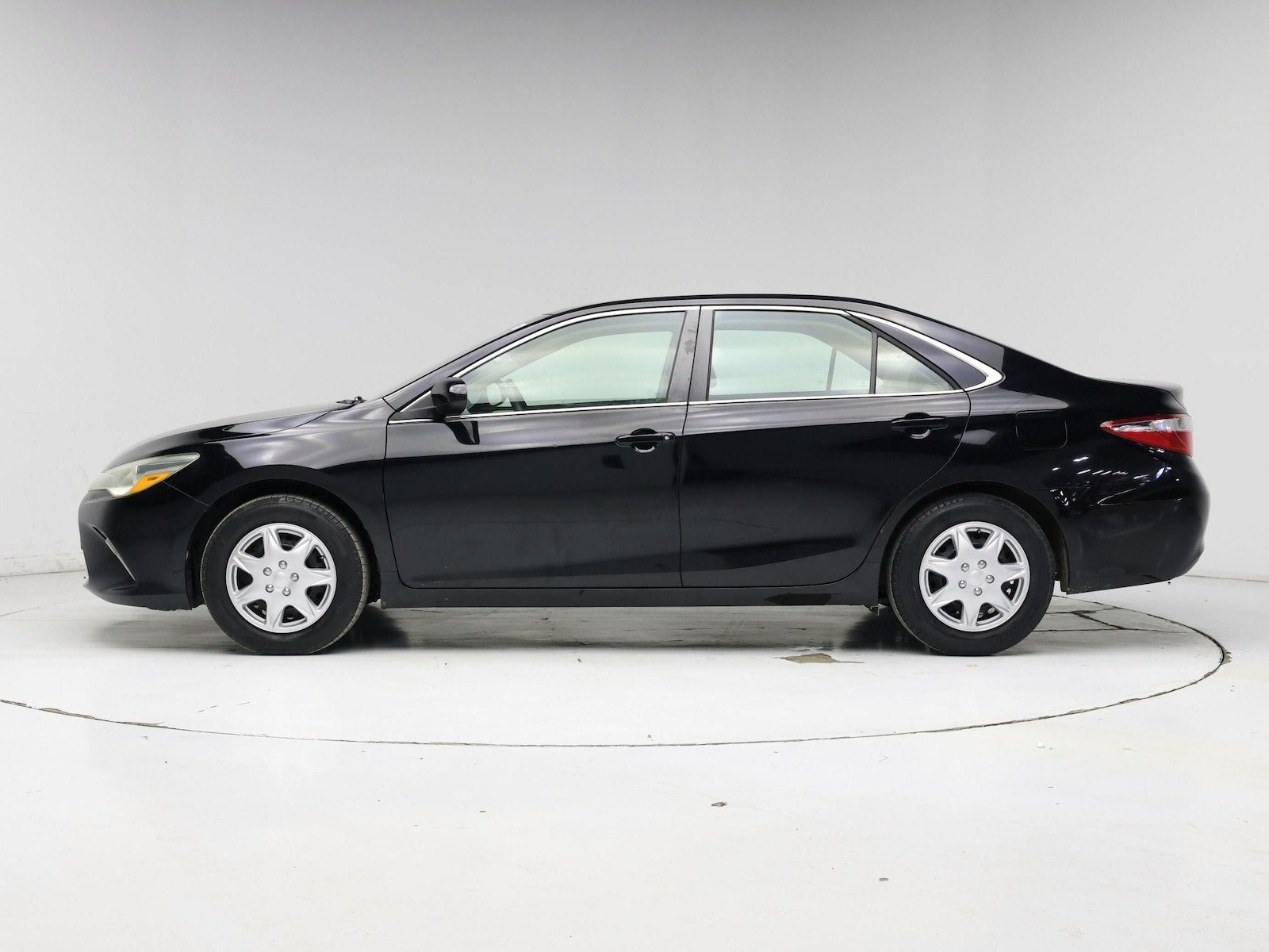 2015 Toyota Camry LE - Photo 4