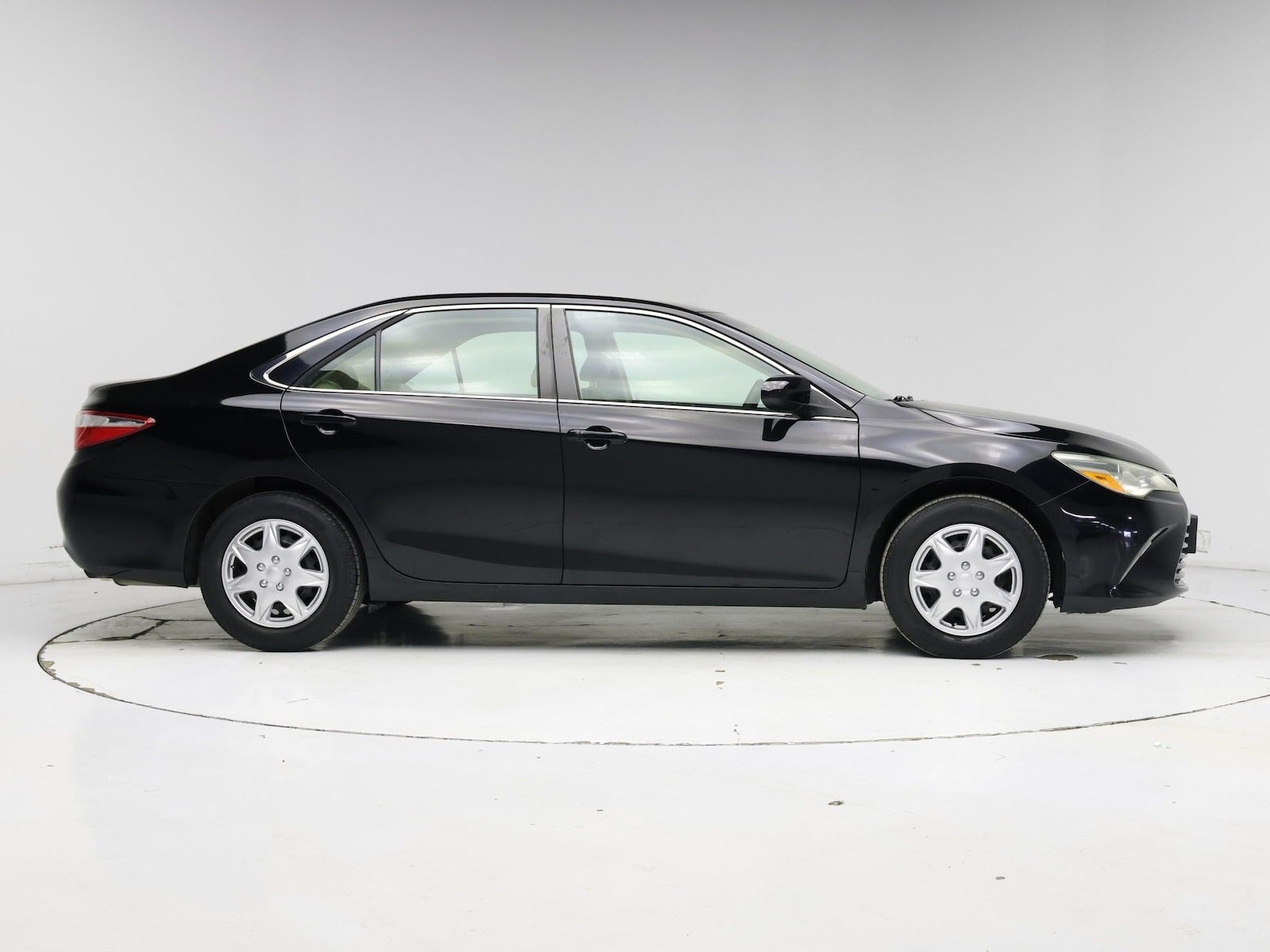 2015 Toyota Camry LE - Photo 8