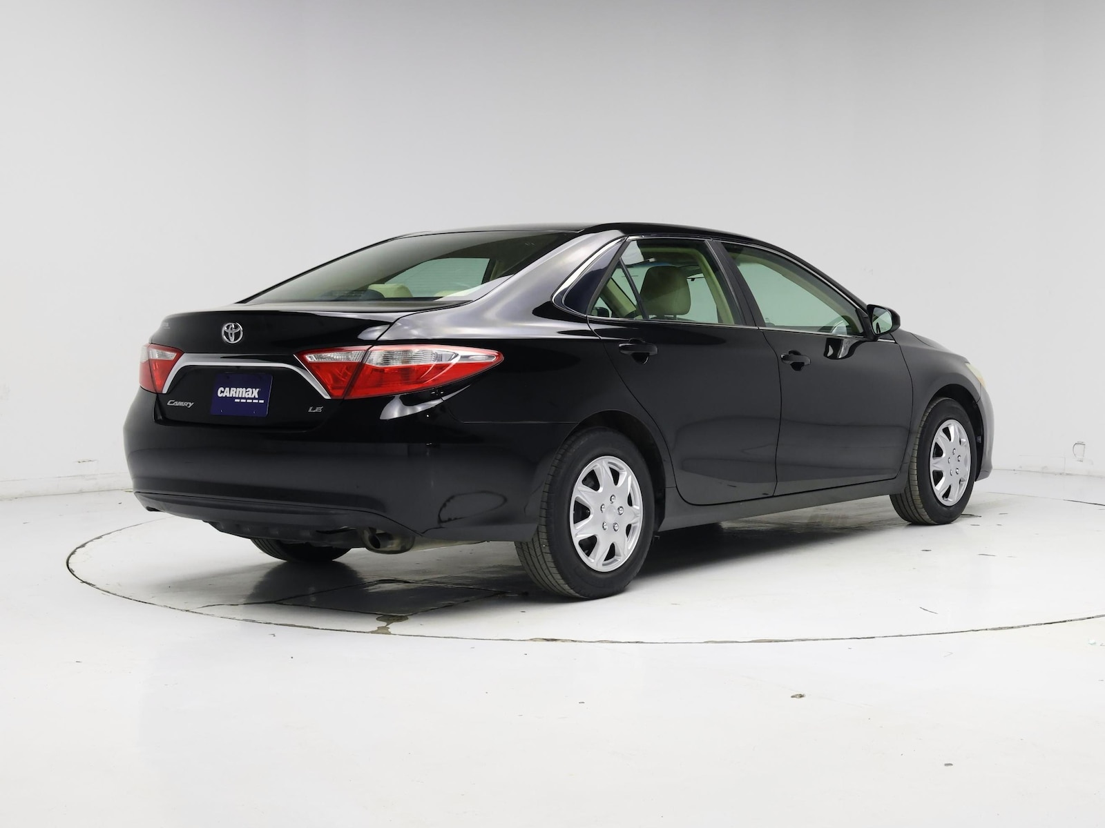 2015 Toyota Camry LE - Photo 9