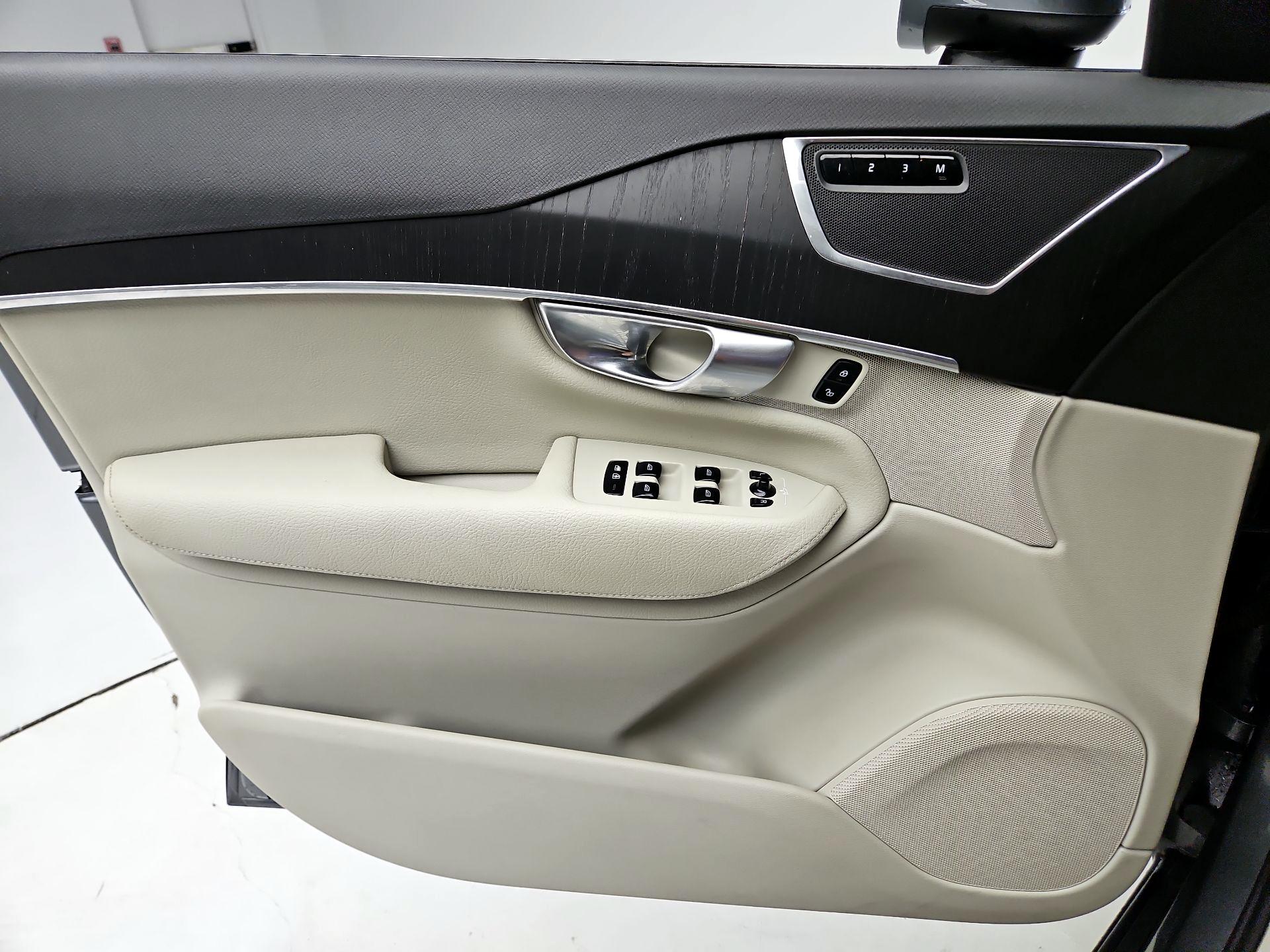 Thumbnail: 2020 Volvo XC90 - 12