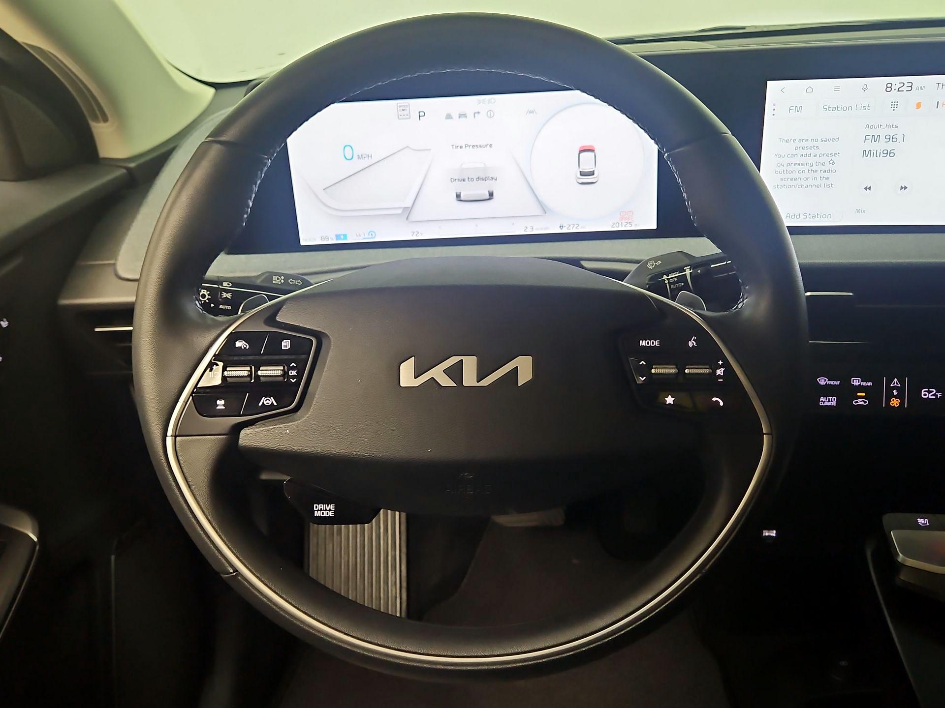 Thumbnail: 2022 Kia EV6 - 10