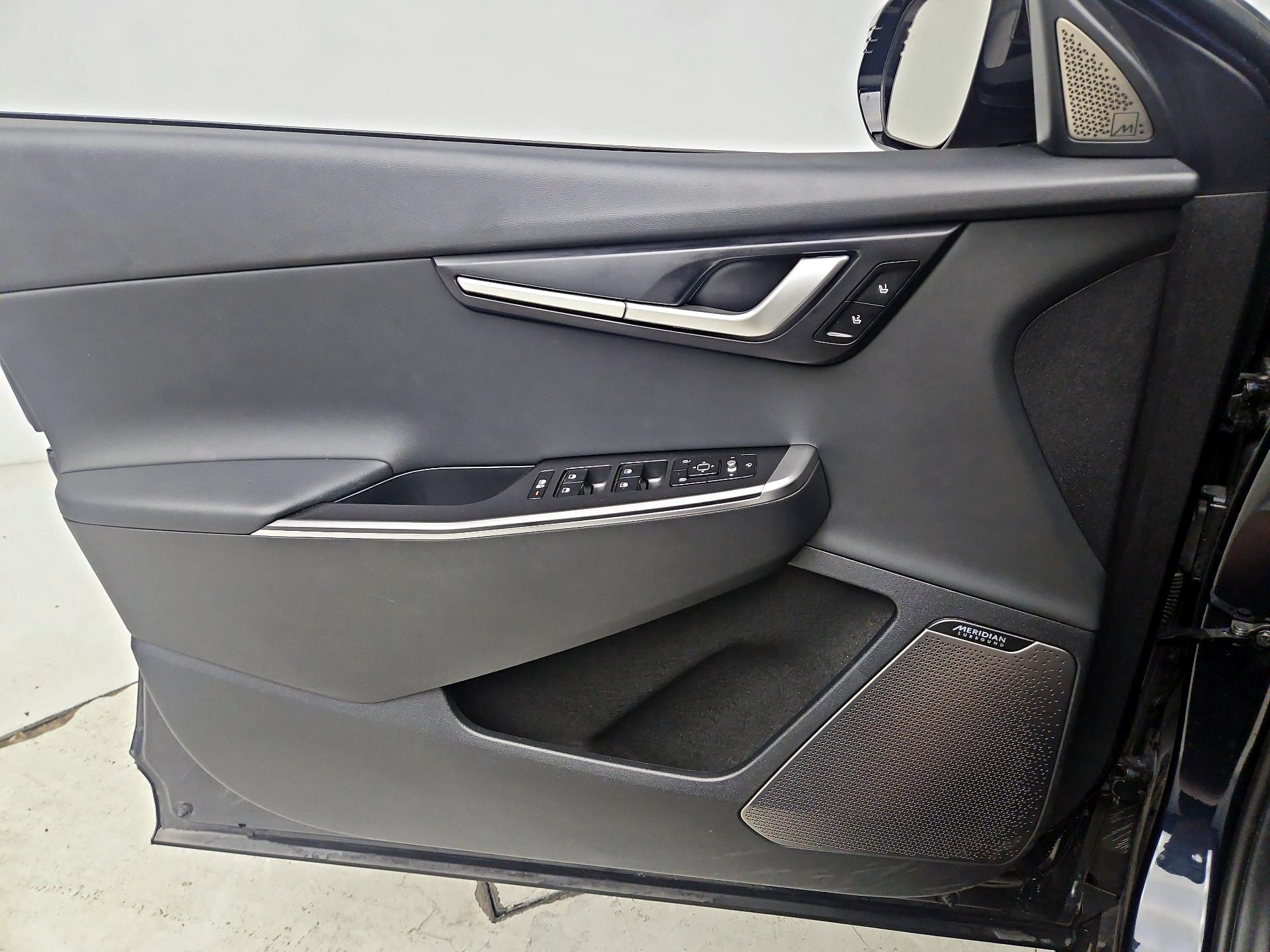 Thumbnail: 2022 Kia EV6 - 12