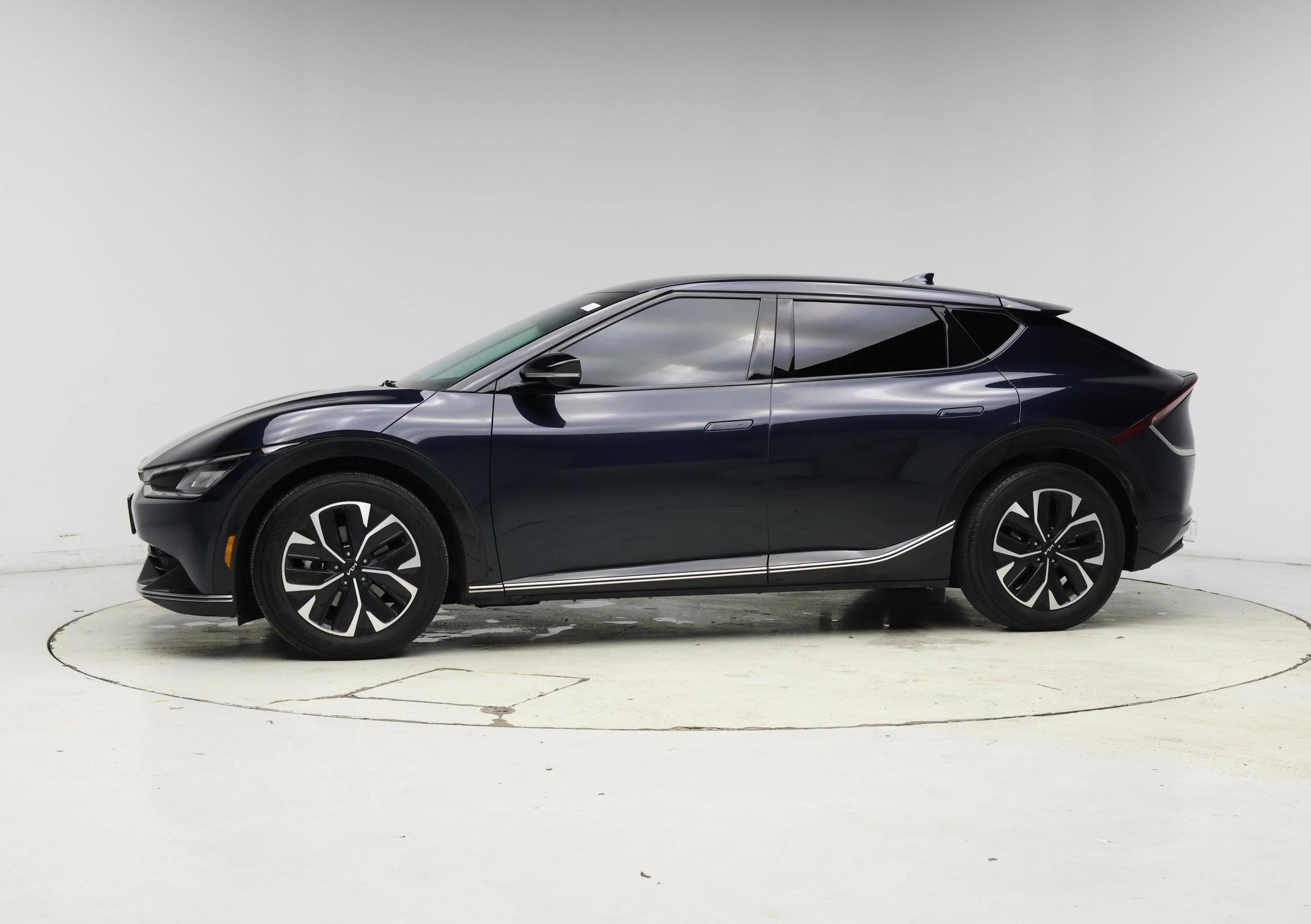 Thumbnail: 2022 Kia EV6 - 3