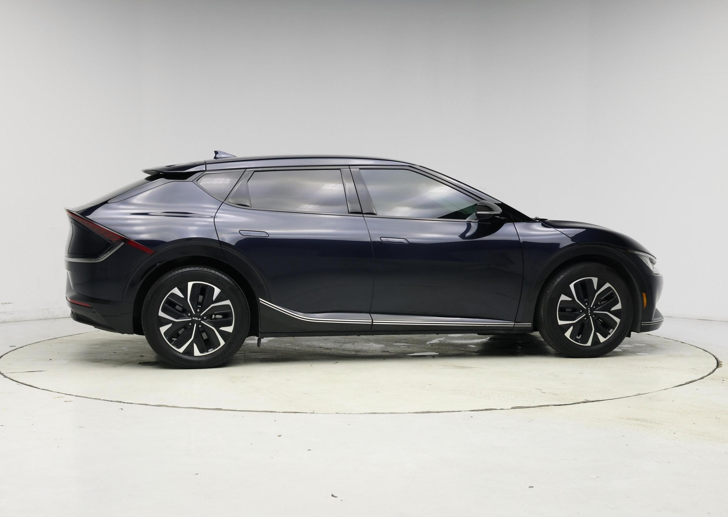 Thumbnail: 2022 Kia EV6 - 7