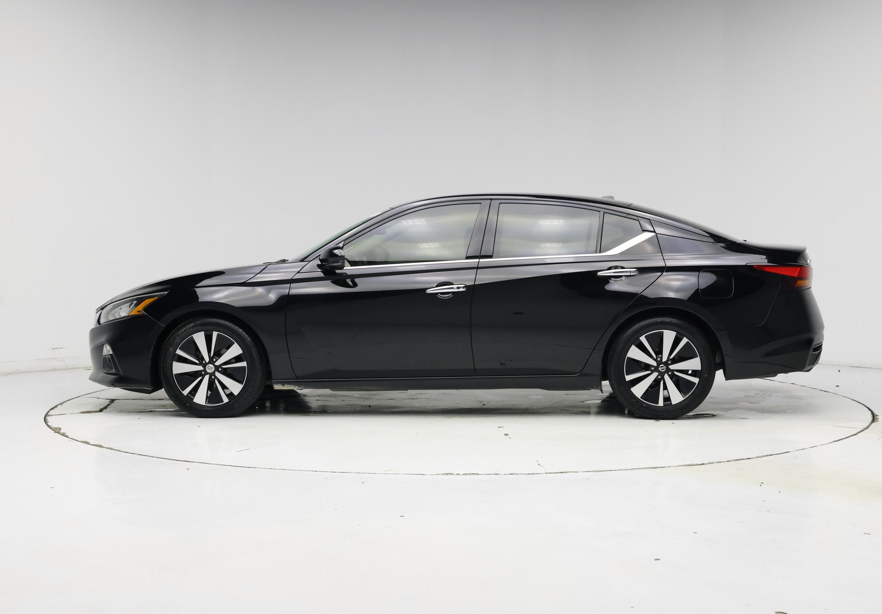 Thumbnail: 2019 Nissan Altima - 3