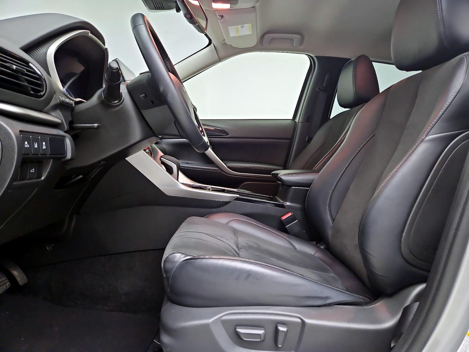 2024 Mitsubishi Eclipse Cross SE - Photo 12