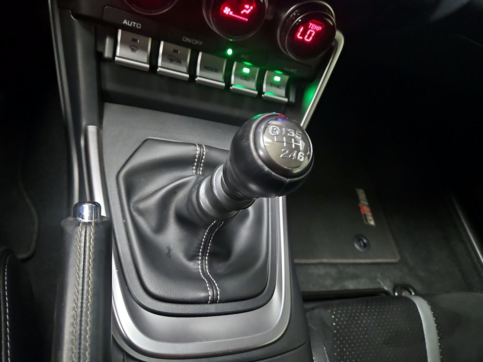 2024 Toyota GR86 Premium - Photo 18