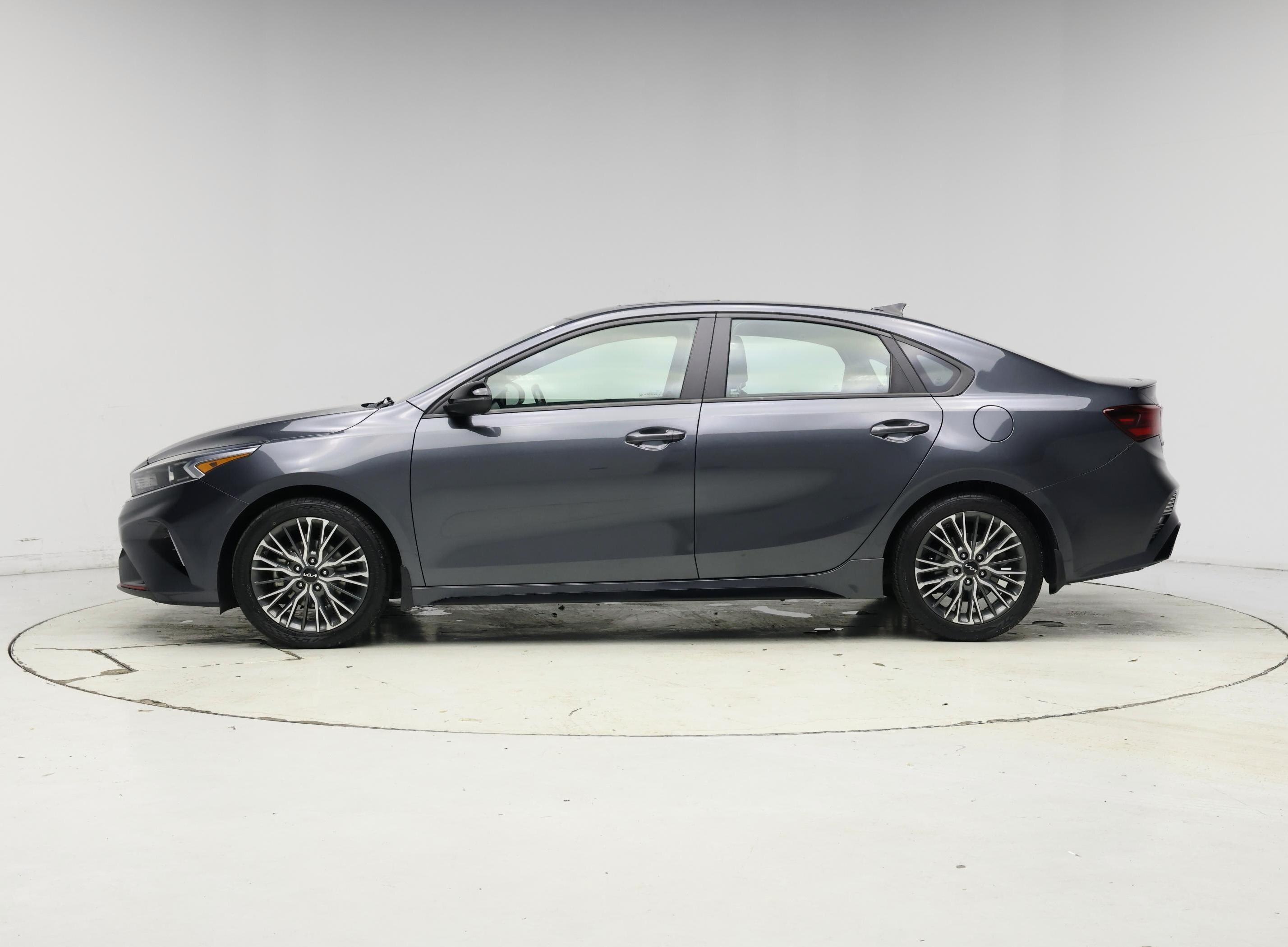 Thumbnail: 2022 Kia Forte - 3