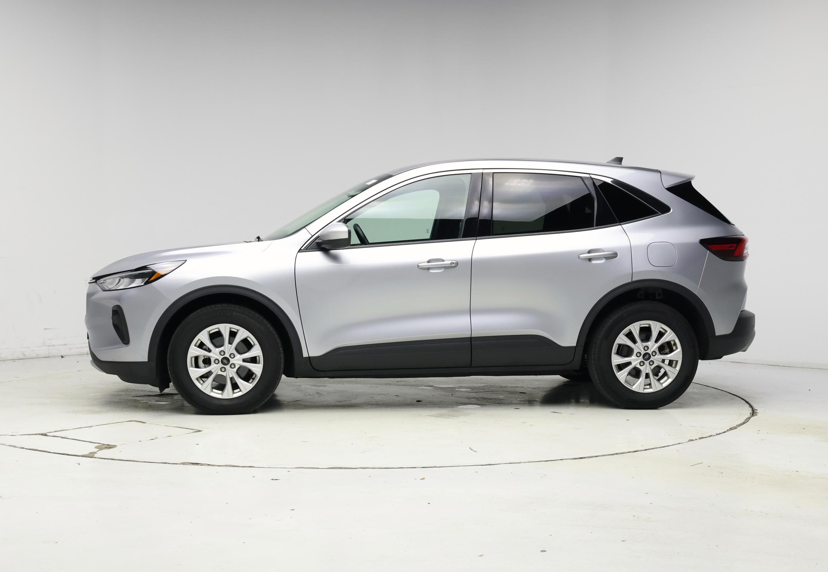Thumbnail: 2023 Ford Escape - 3