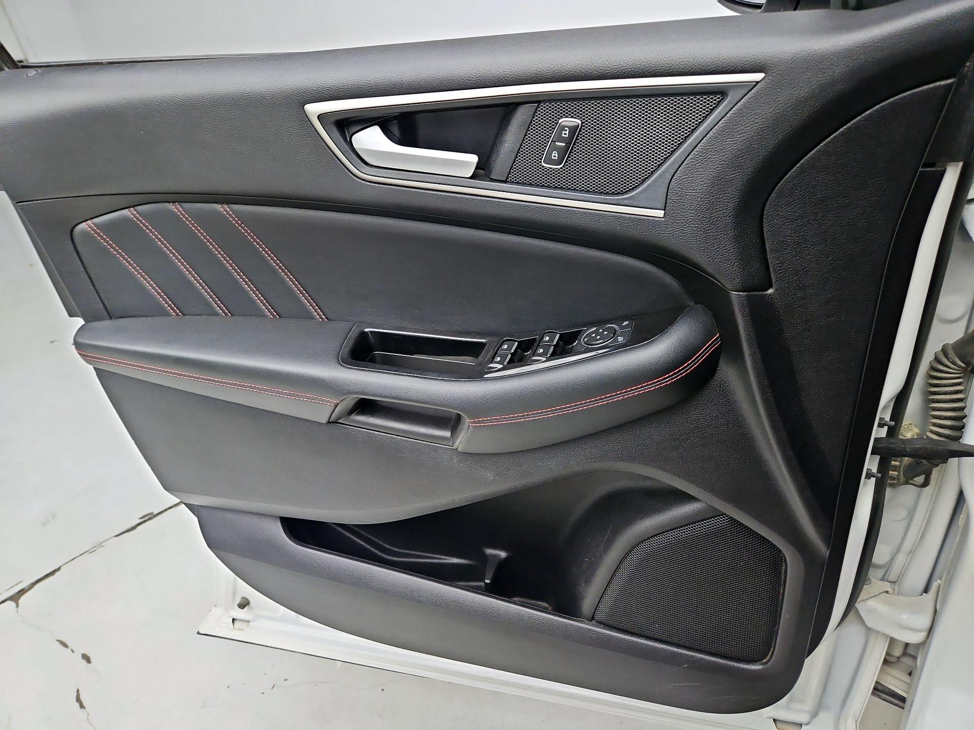 Thumbnail: 2020 Ford Edge - 12